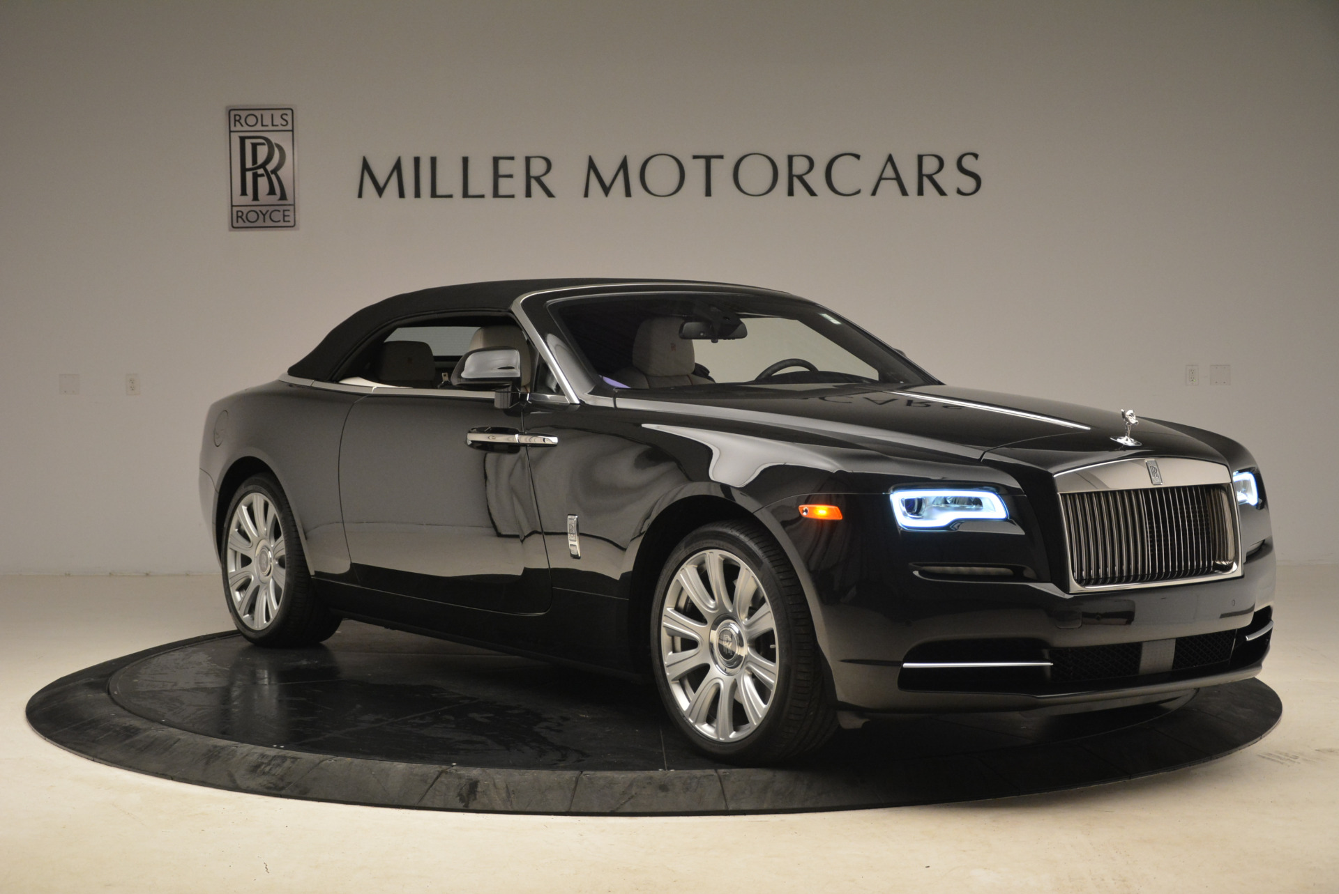 Used-2016-Rolls-Royce-Dawn