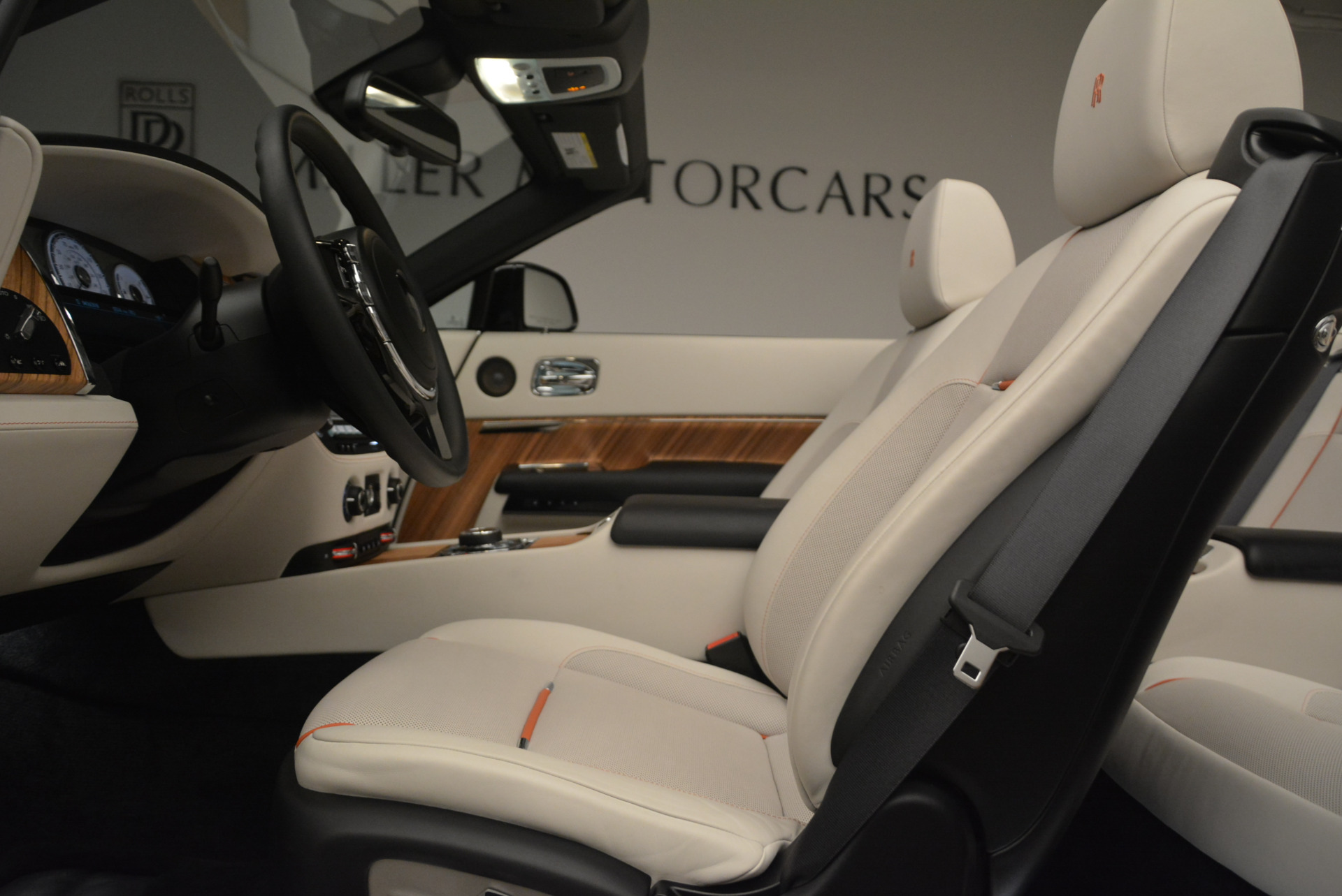 Used-2016-Rolls-Royce-Dawn