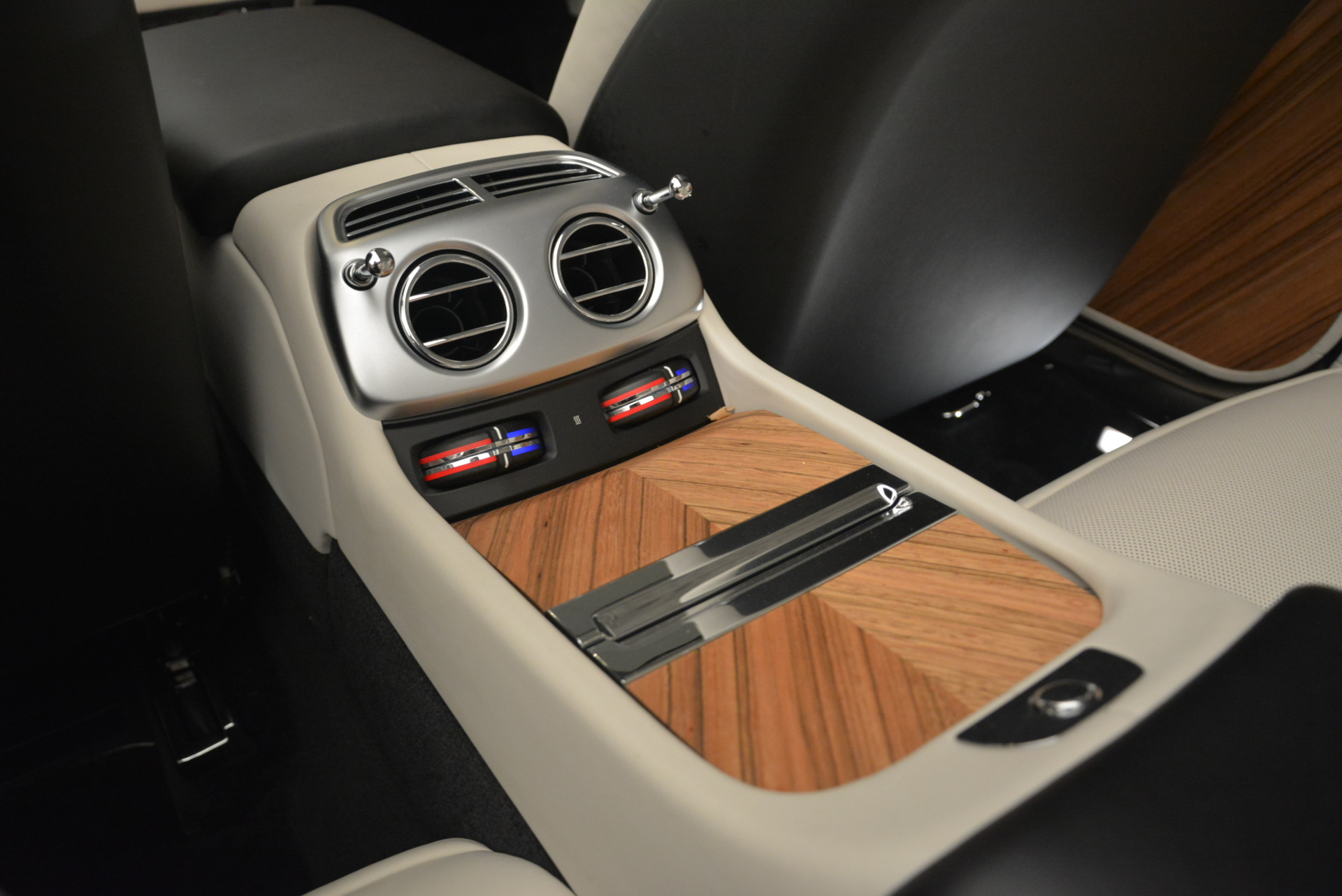 Used-2016-Rolls-Royce-Dawn