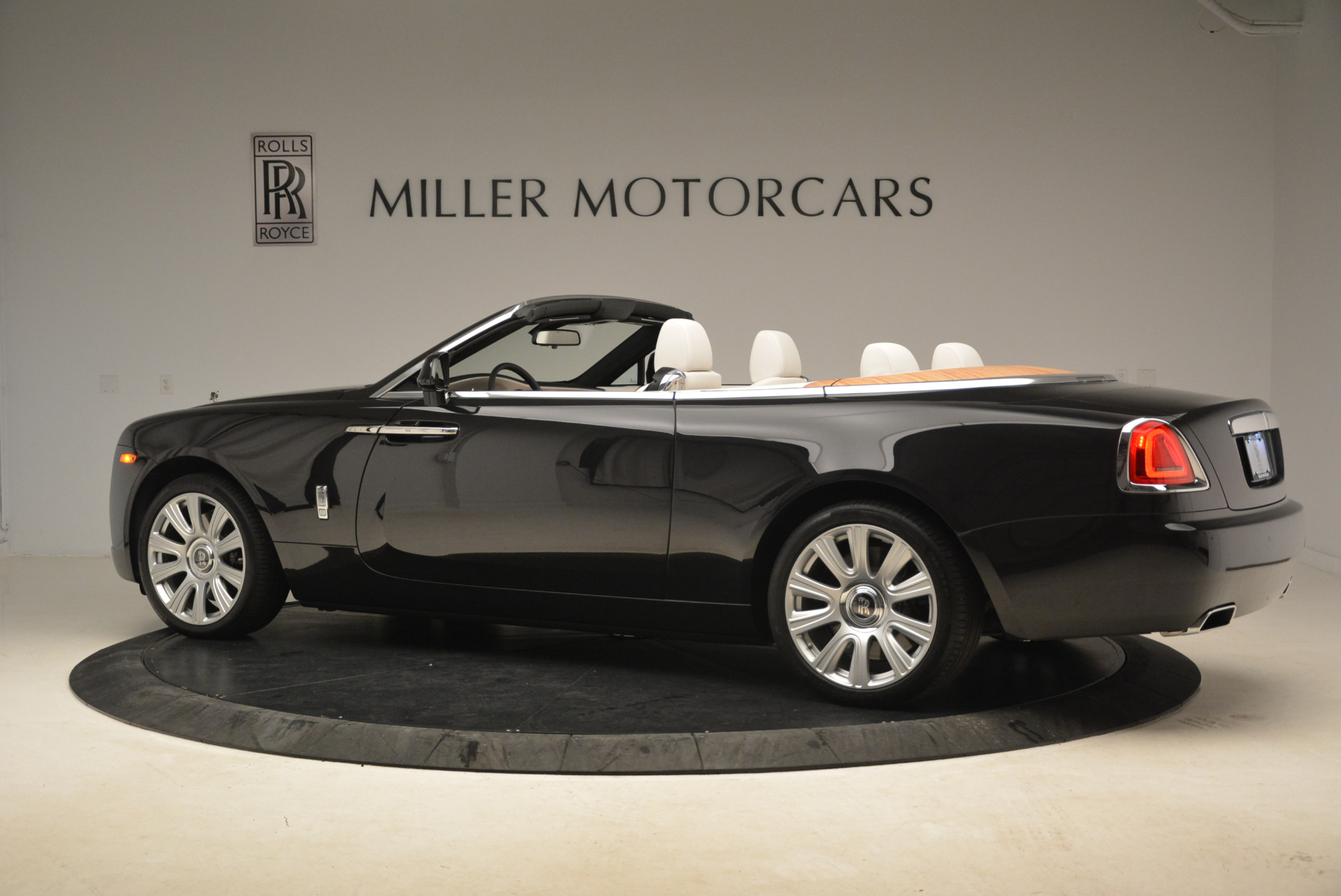 Used-2016-Rolls-Royce-Dawn
