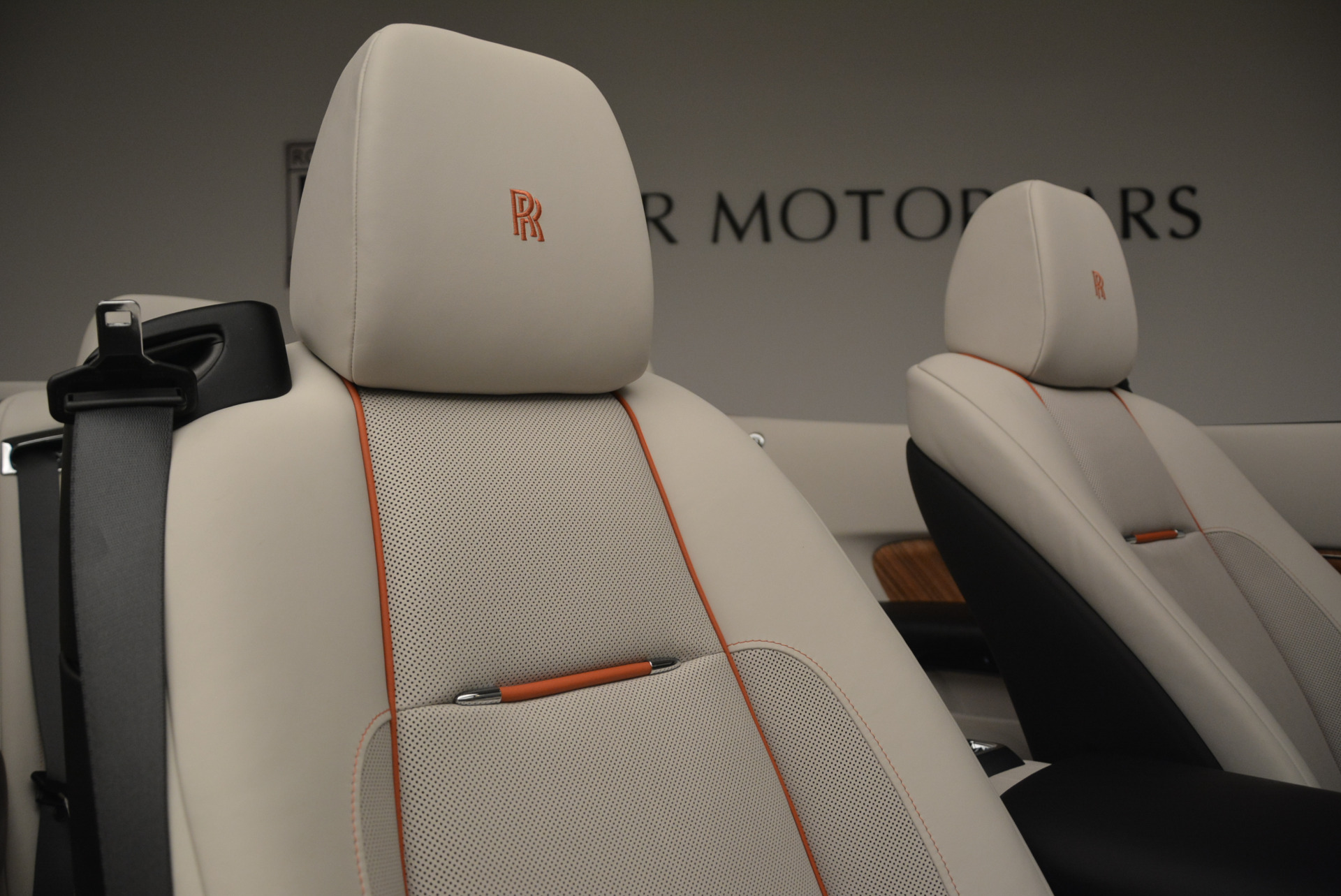 Used-2016-Rolls-Royce-Dawn