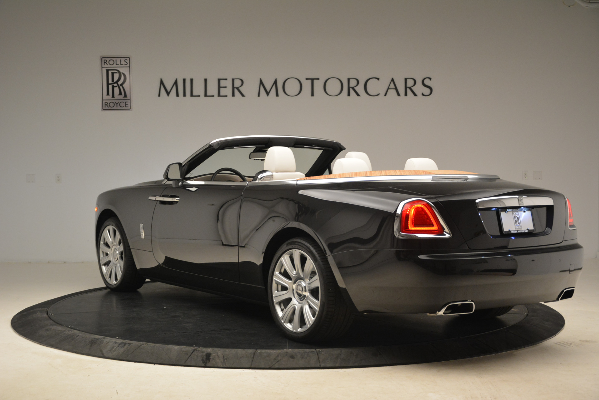 Used-2016-Rolls-Royce-Dawn