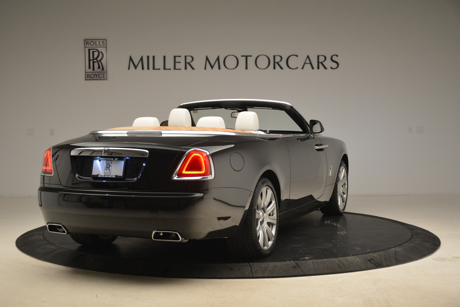 Used-2016-Rolls-Royce-Dawn