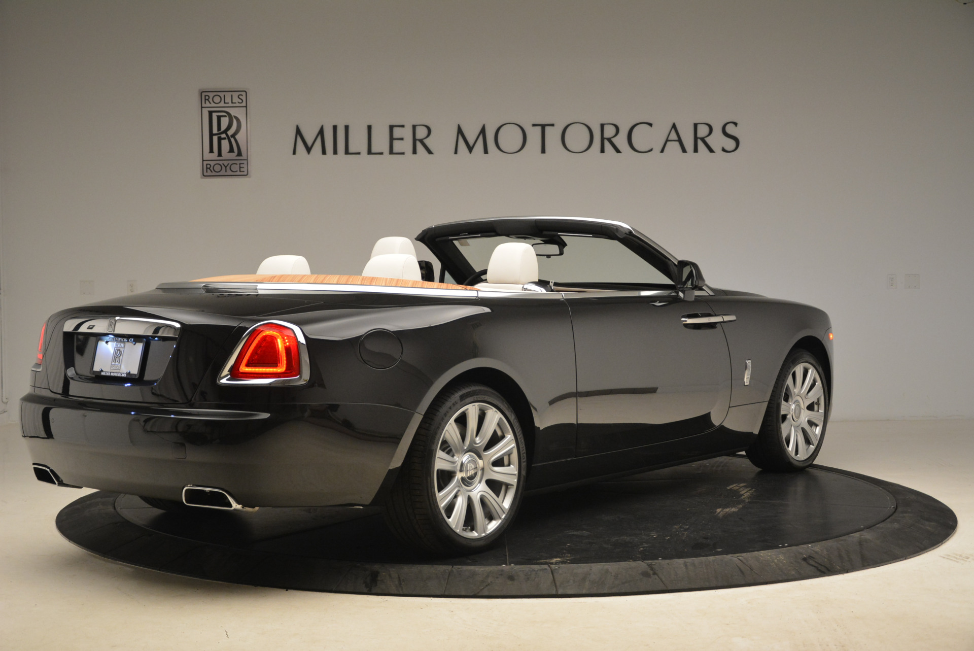 Used-2016-Rolls-Royce-Dawn