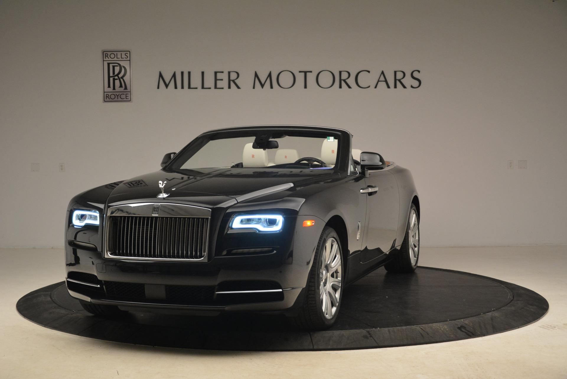 Used-2016-Rolls-Royce-Dawn