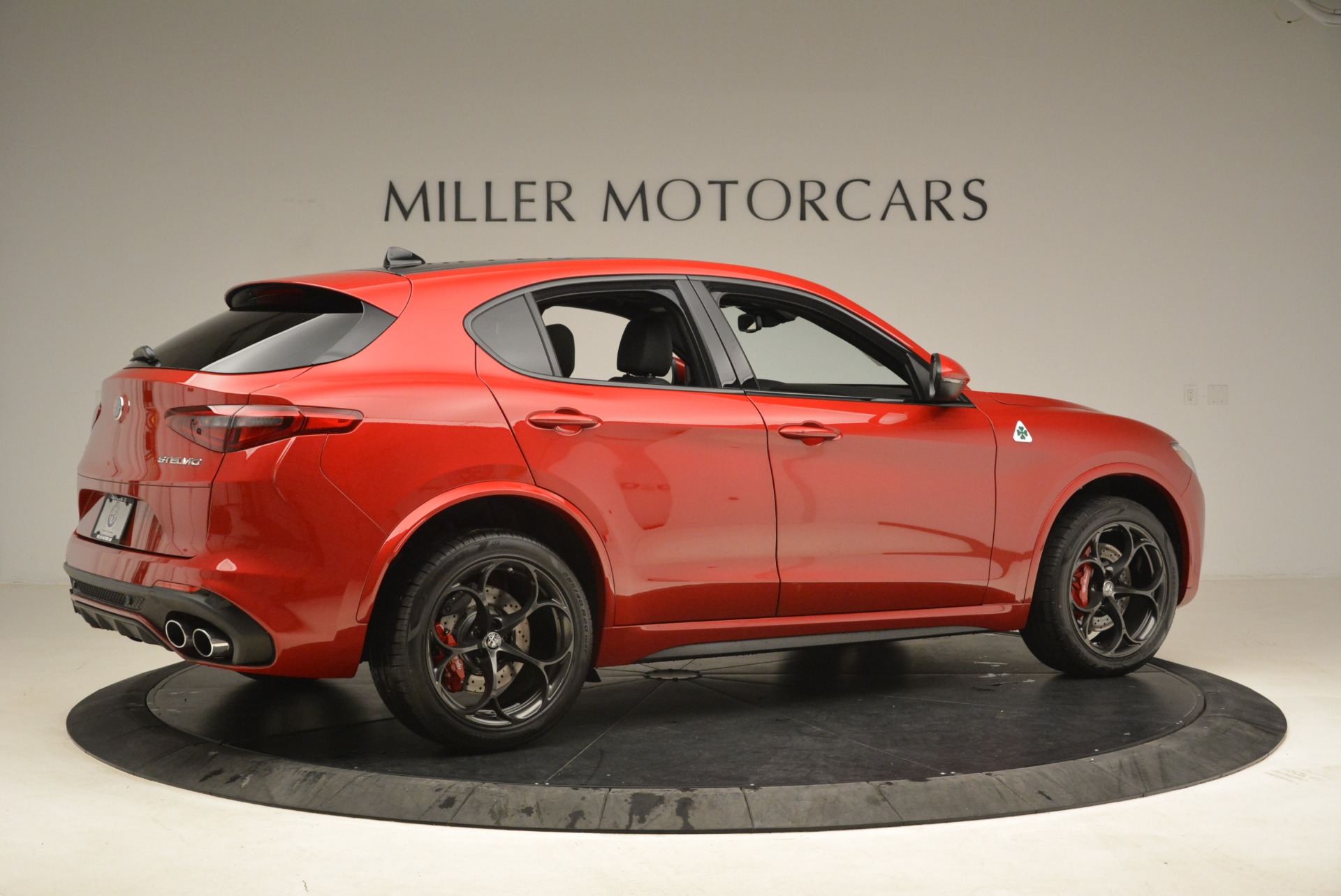 New-2018-Alfa-Romeo-Stelvio-Quadrifoglio
