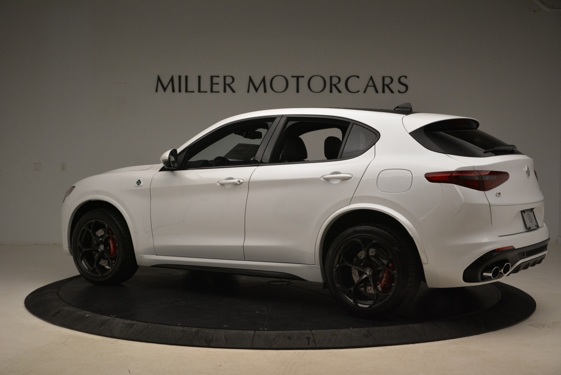 New-2018-Alfa-Romeo-Stelvio-Quadrifoglio