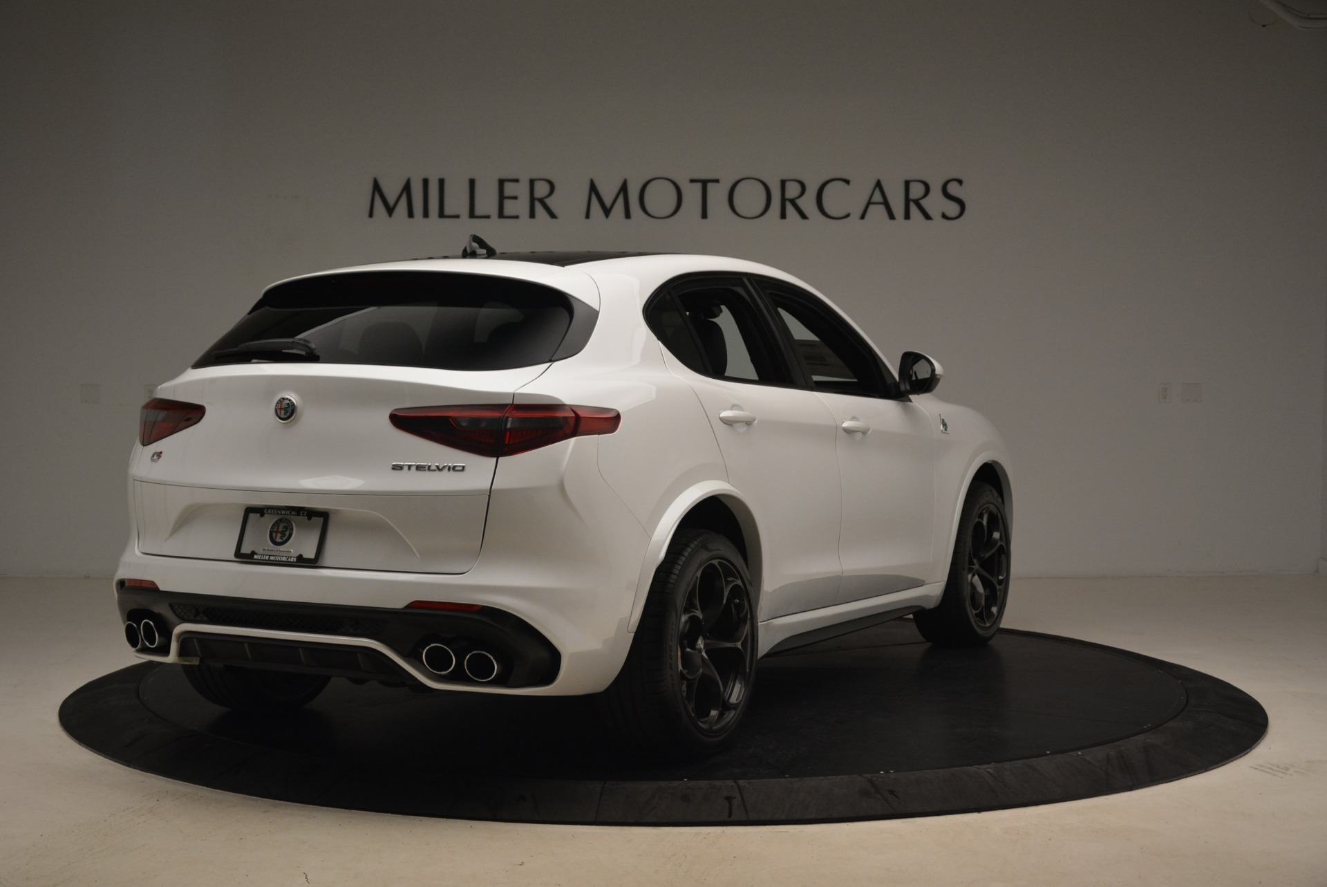 New-2018-Alfa-Romeo-Stelvio-Quadrifoglio