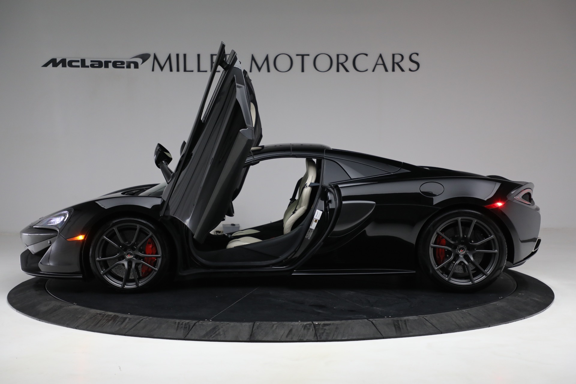 Used-2018-McLaren-570S-Spider