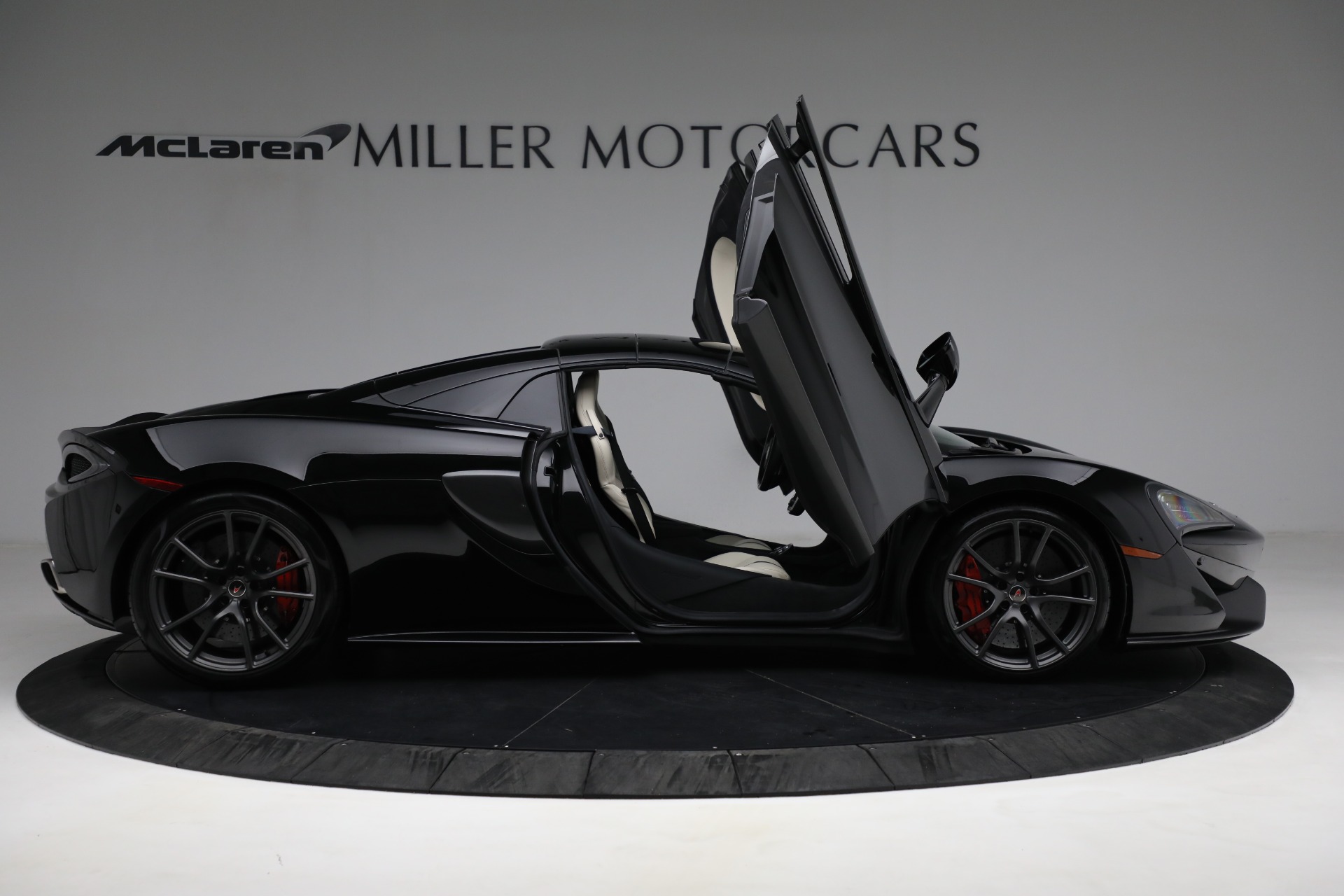 Used-2018-McLaren-570S-Spider