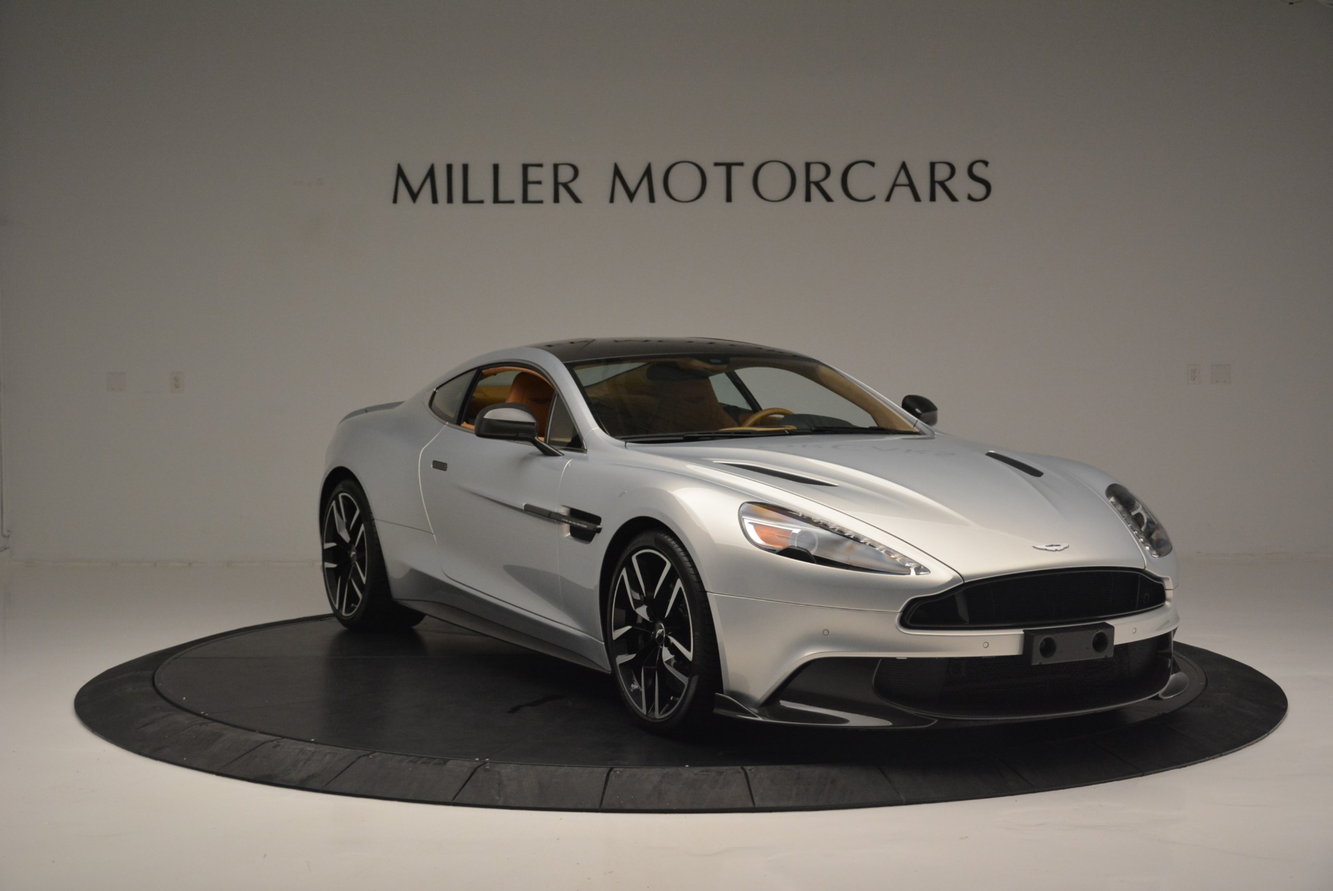 Used-2018-Aston-Martin-Vanquish-S-Coupe