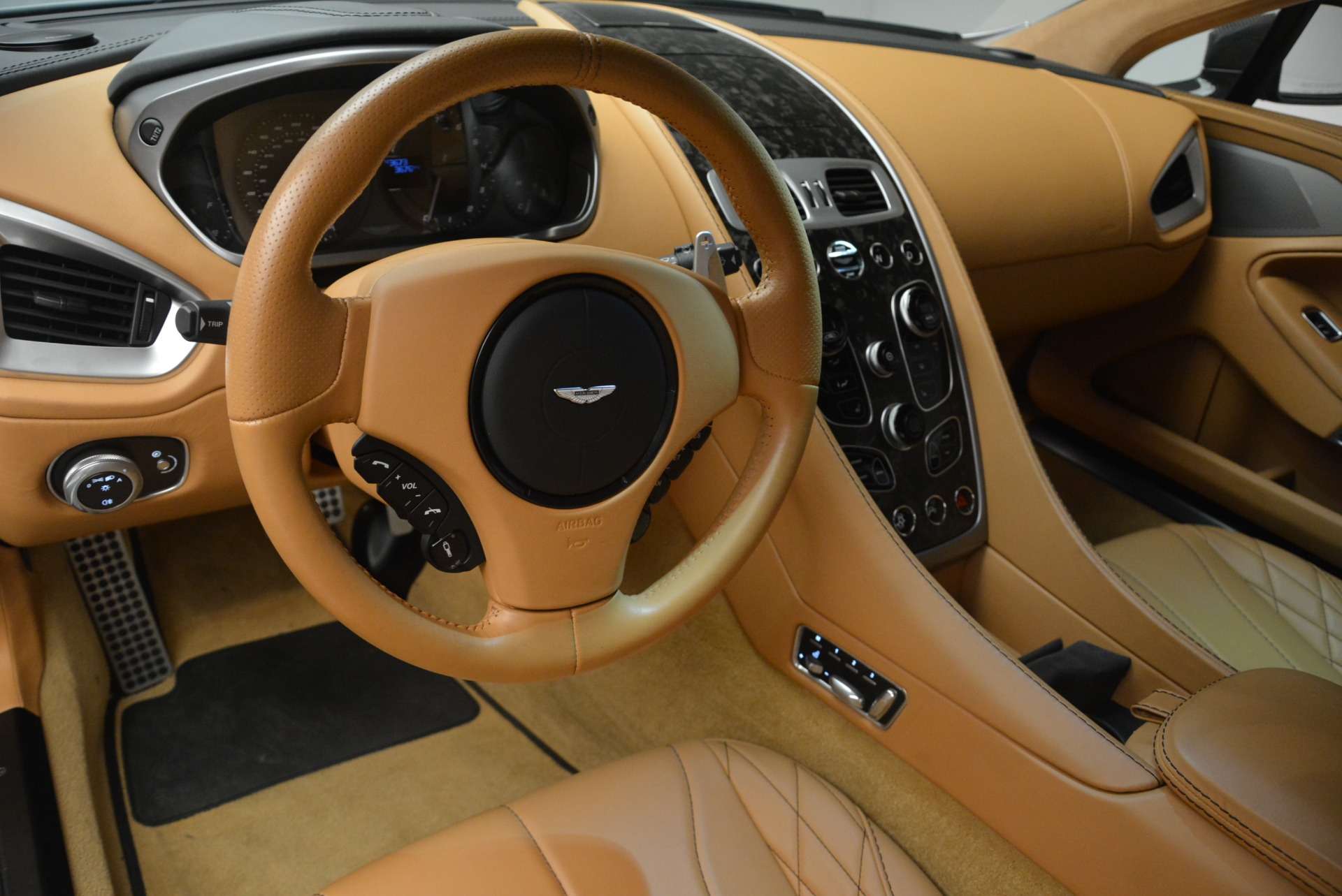 Used-2018-Aston-Martin-Vanquish-S-Coupe