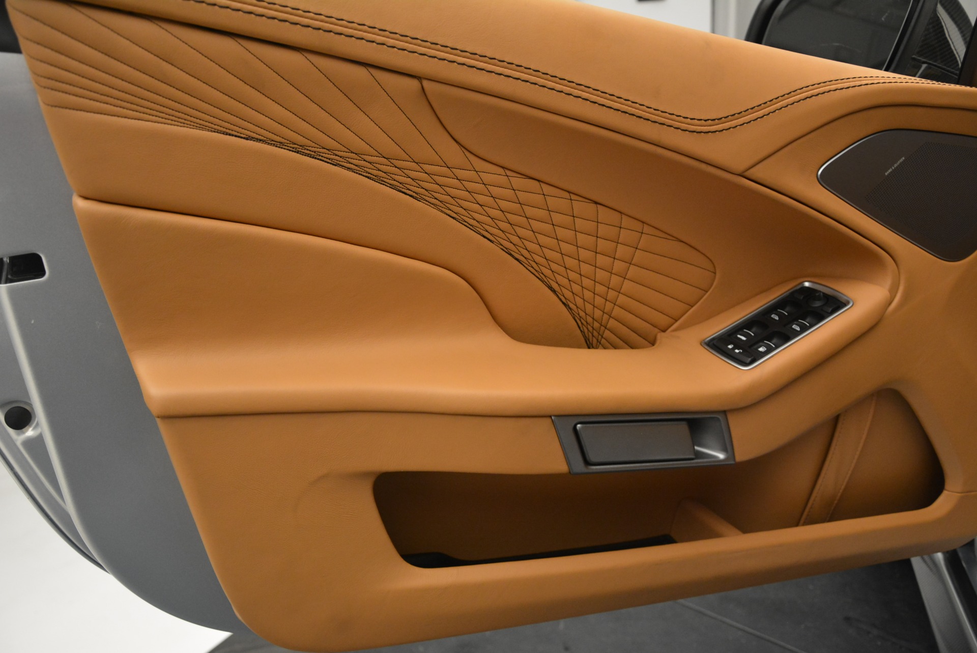 Used-2018-Aston-Martin-Vanquish-S-Coupe