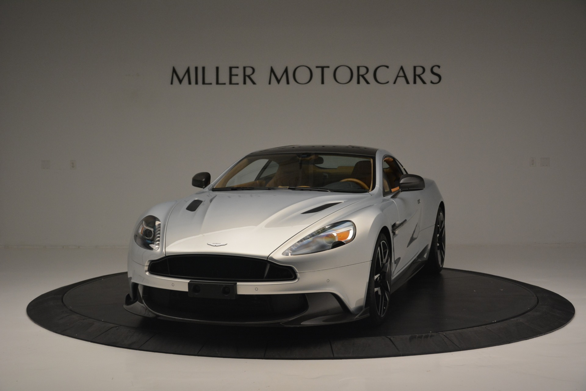 Used-2018-Aston-Martin-Vanquish-S-Coupe