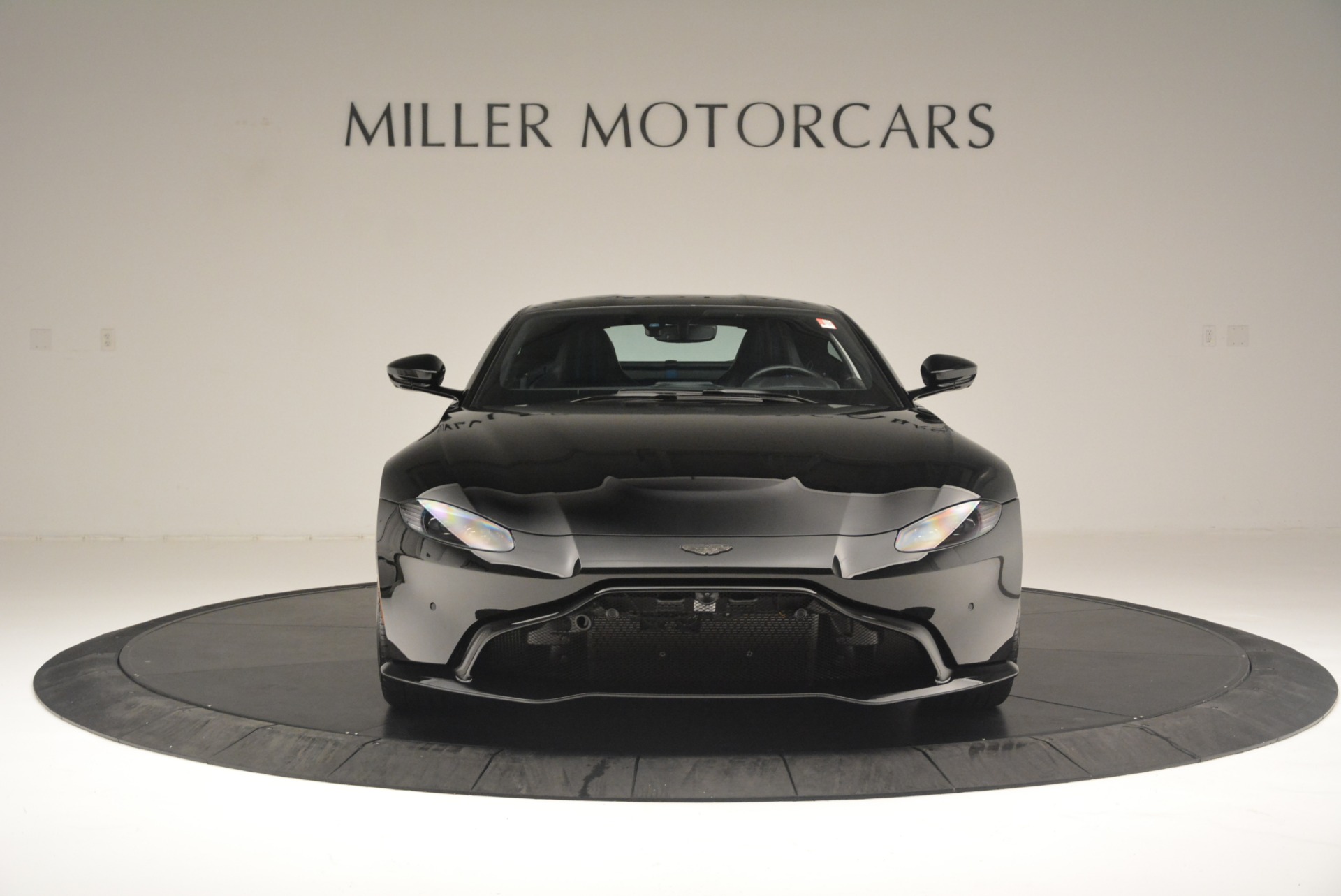 Used-2019-Aston-Martin-Vantage-Coupe