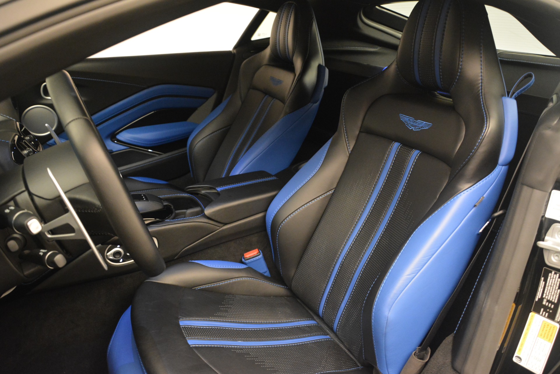 Used-2019-Aston-Martin-Vantage-Coupe