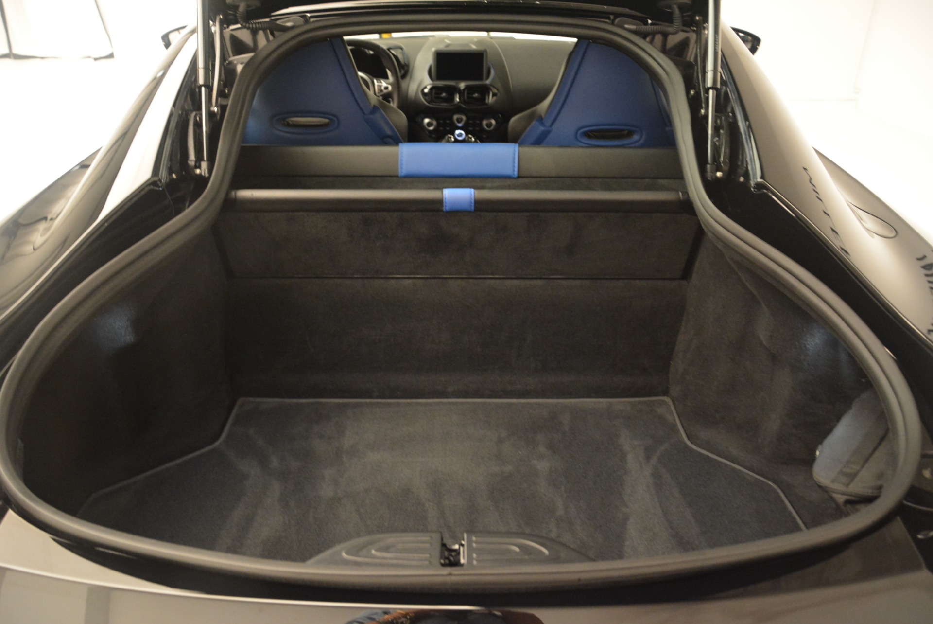 Used-2019-Aston-Martin-Vantage-Coupe