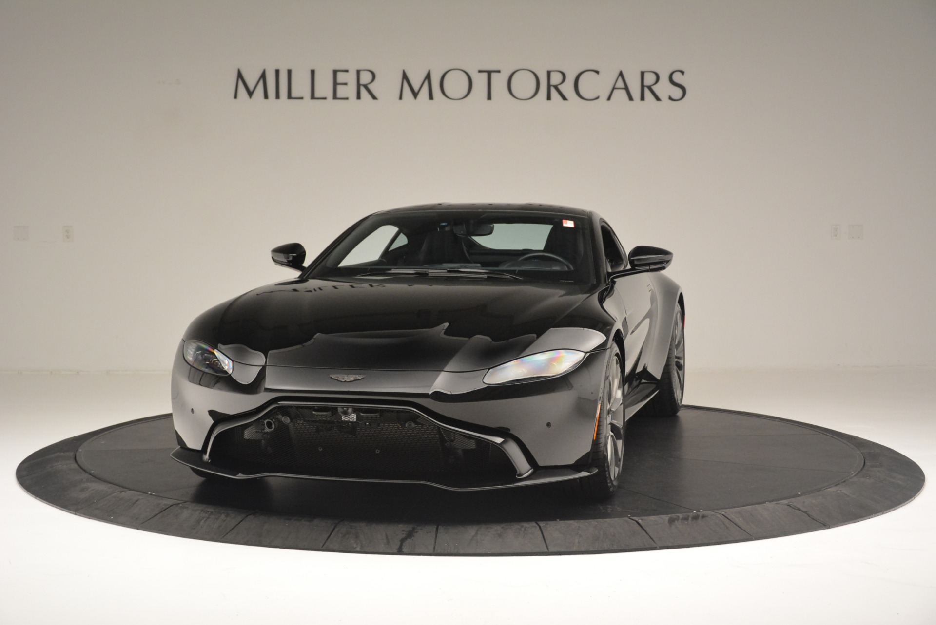 Used-2019-Aston-Martin-Vantage-Coupe