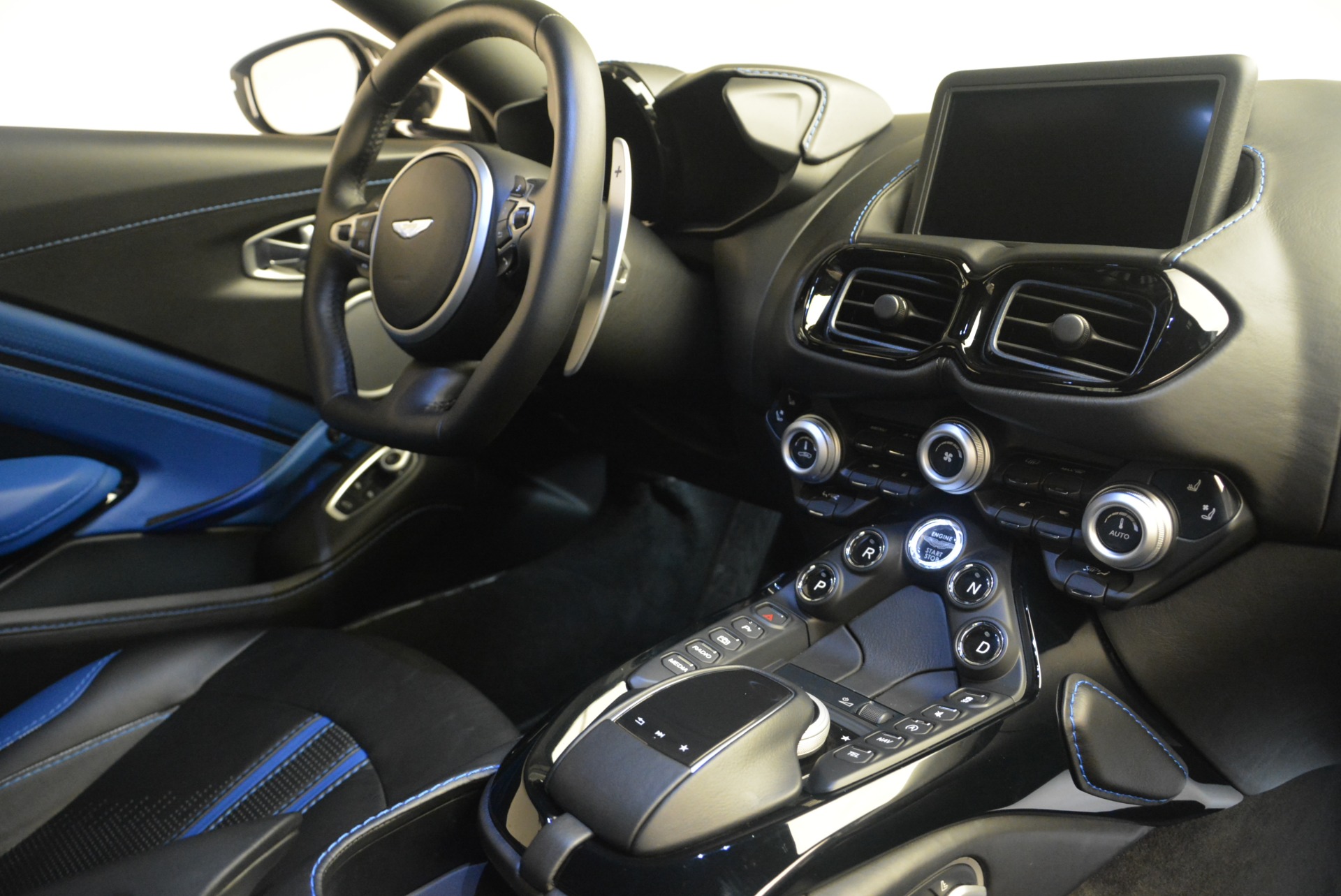 Used-2019-Aston-Martin-Vantage-Coupe