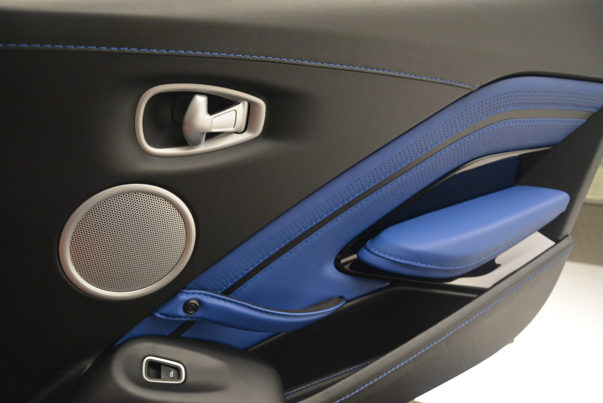 Used-2019-Aston-Martin-Vantage-Coupe