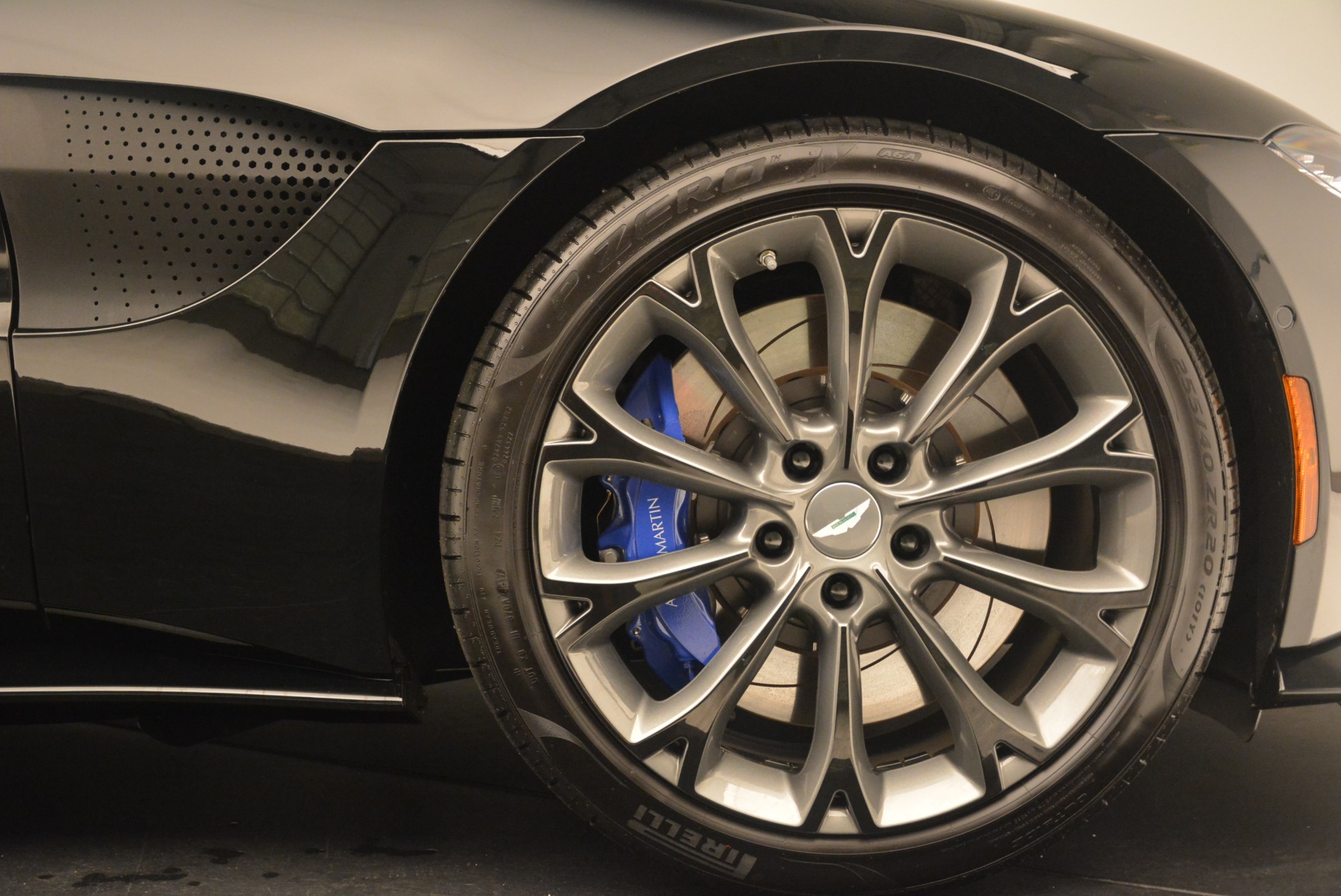 Used-2019-Aston-Martin-Vantage-Coupe