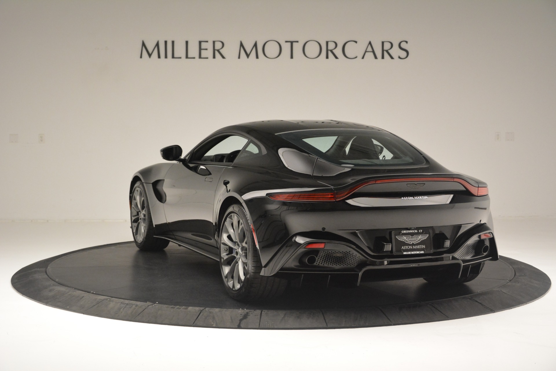 Used-2019-Aston-Martin-Vantage-Coupe