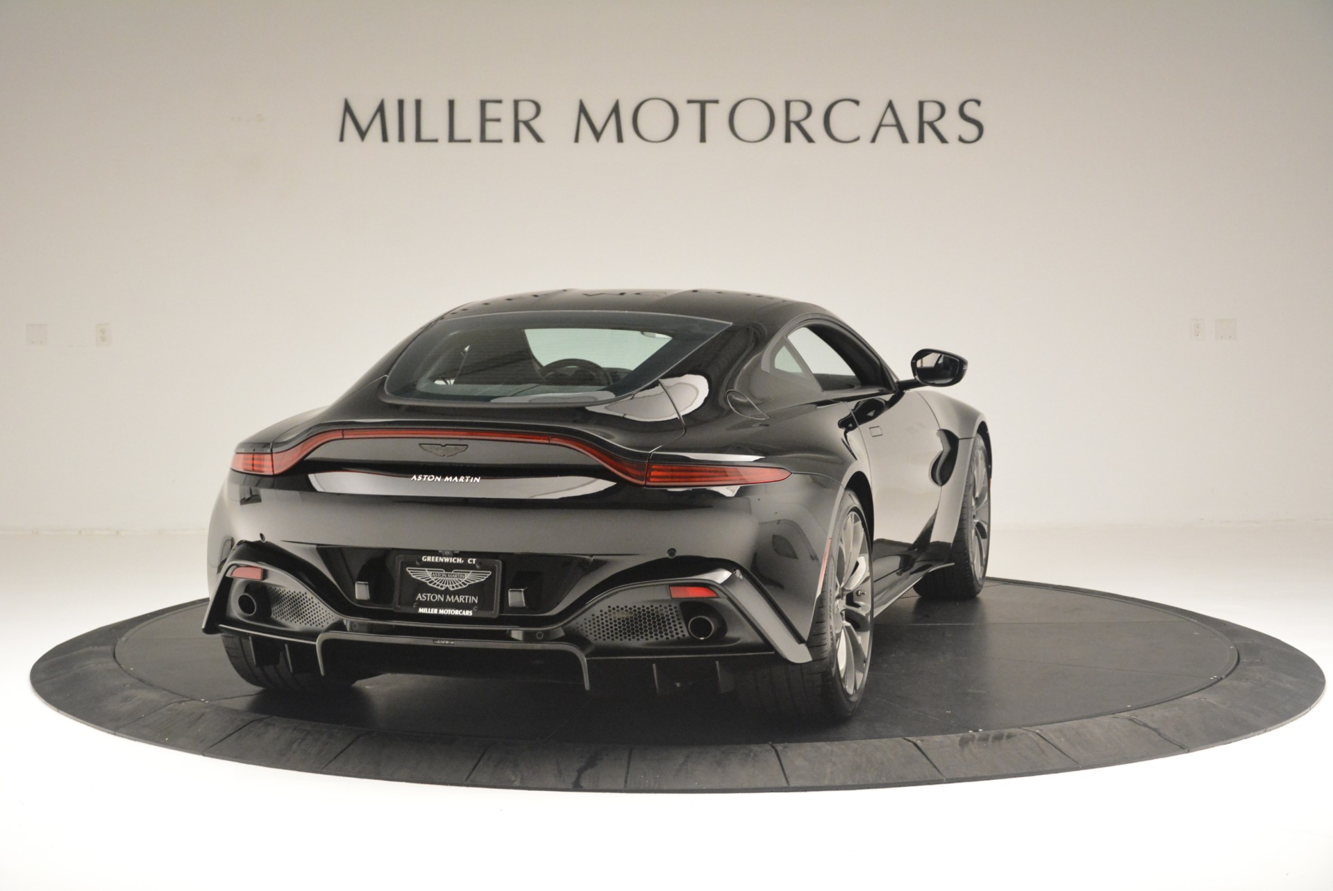 Used-2019-Aston-Martin-Vantage-Coupe