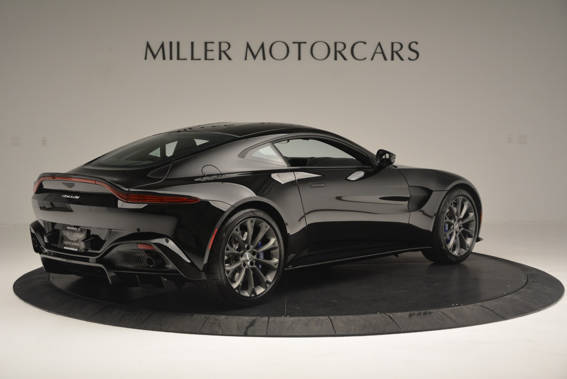 Used-2019-Aston-Martin-Vantage-Coupe