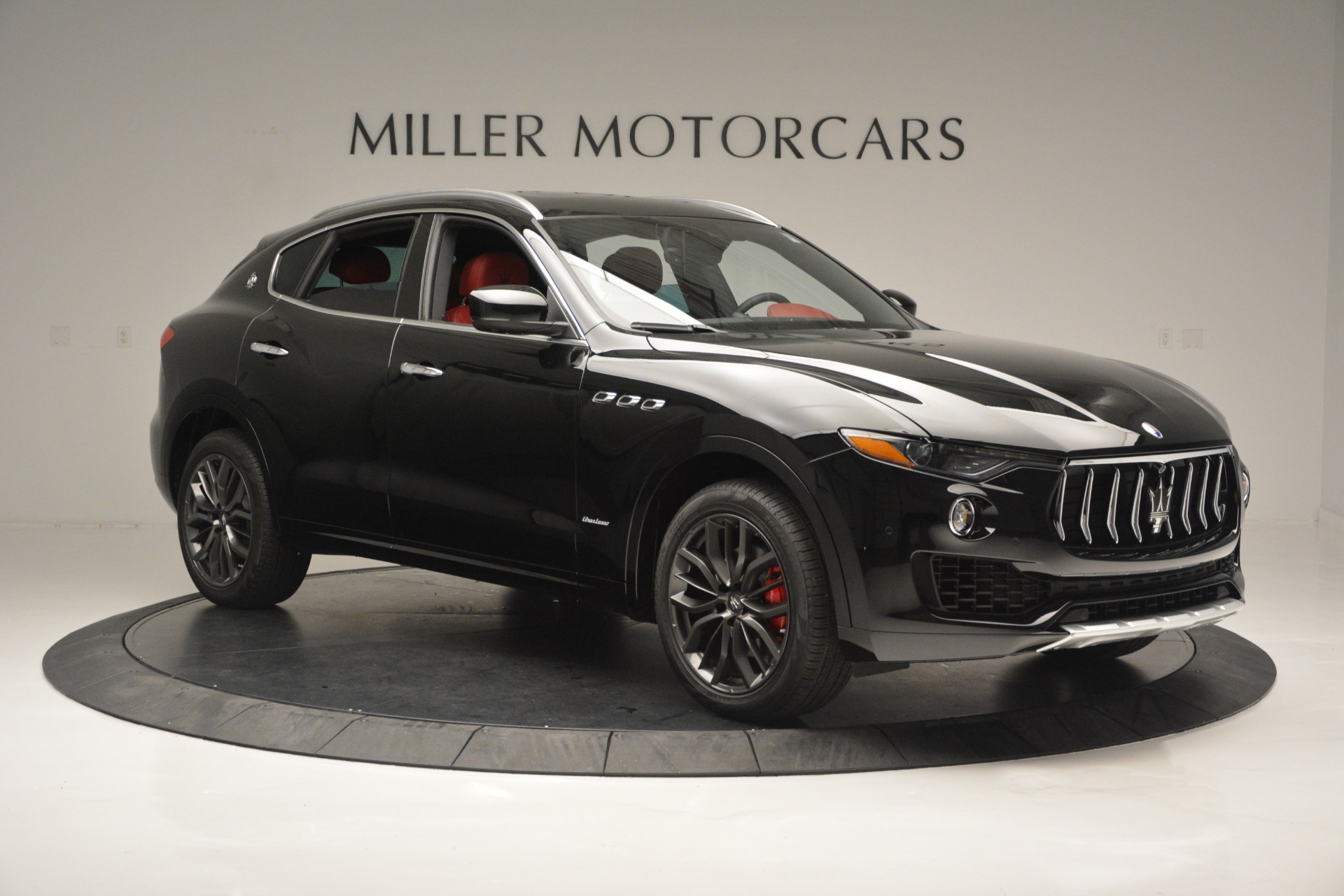New-2018-Maserati-Levante-Q4-GranLusso