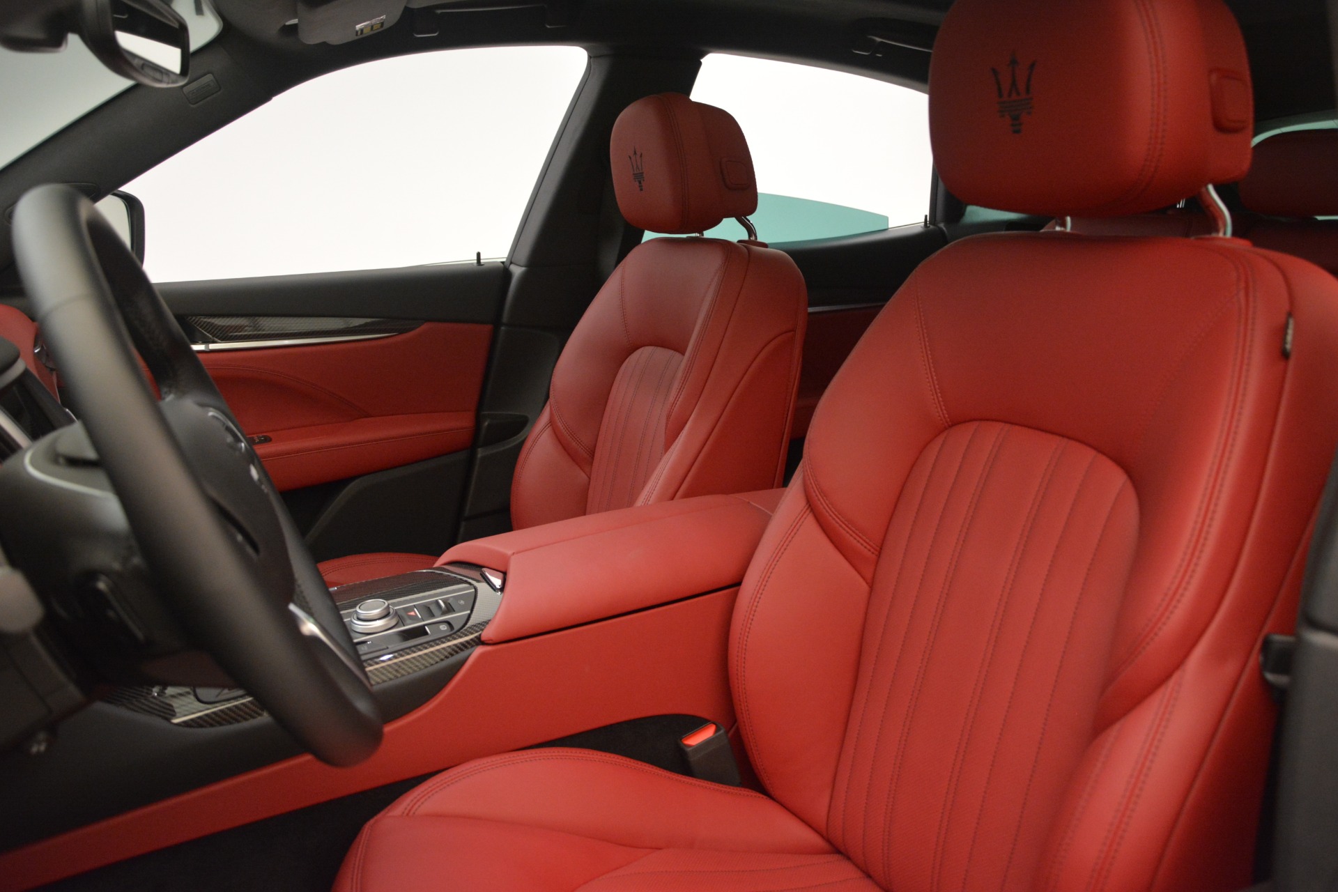 New-2018-Maserati-Levante-Q4-GranLusso