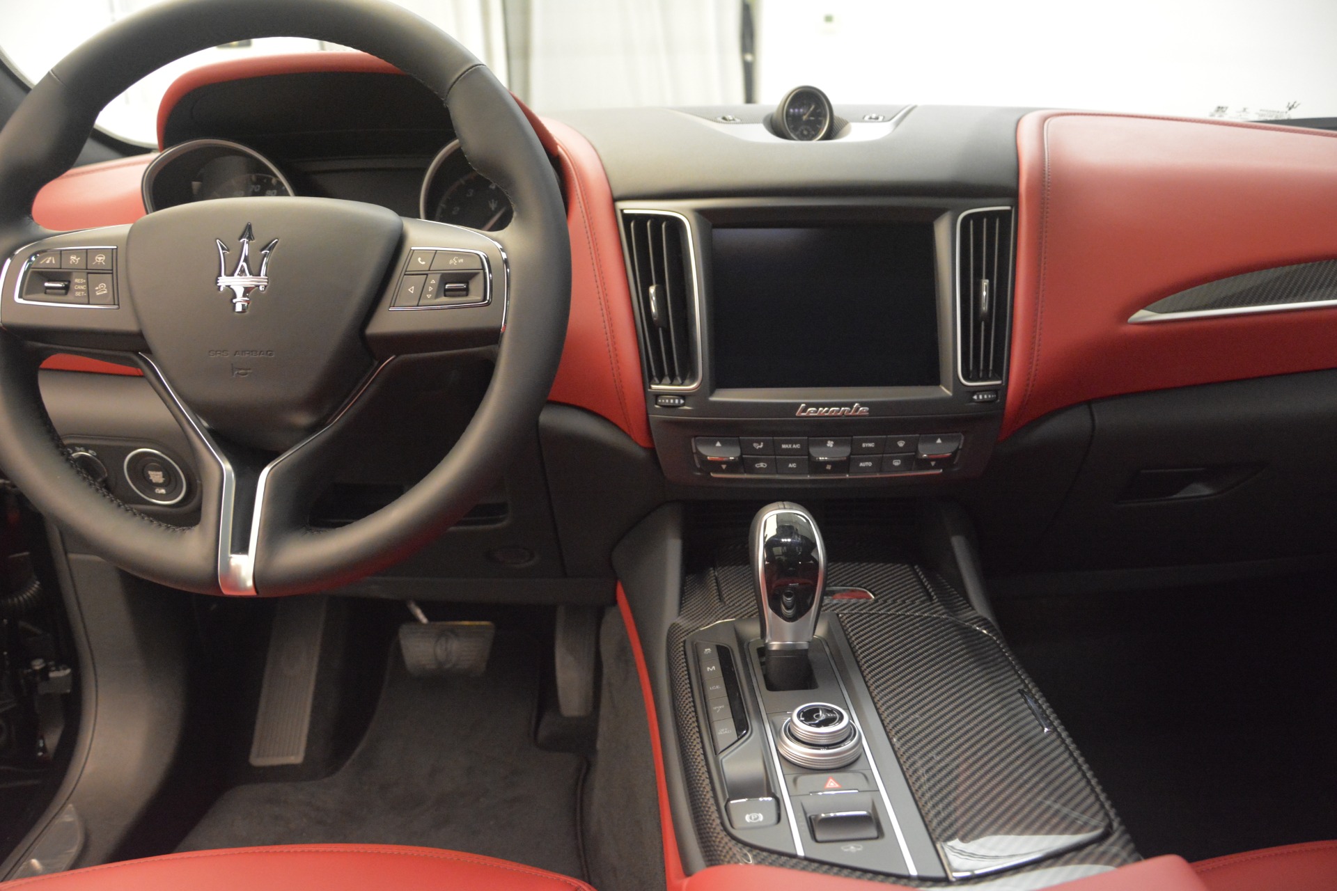 New-2018-Maserati-Levante-Q4-GranLusso