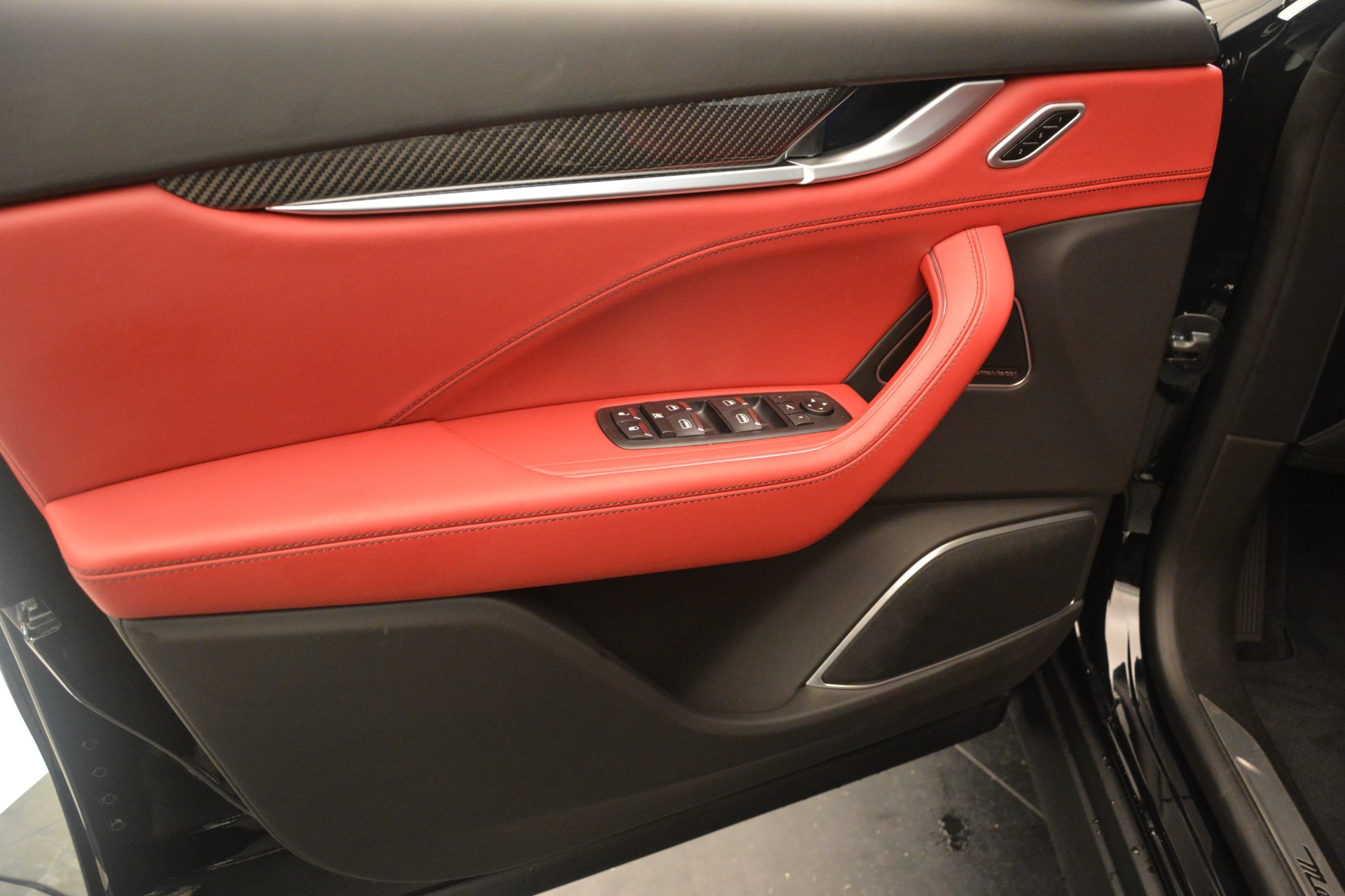 New-2018-Maserati-Levante-Q4-GranLusso