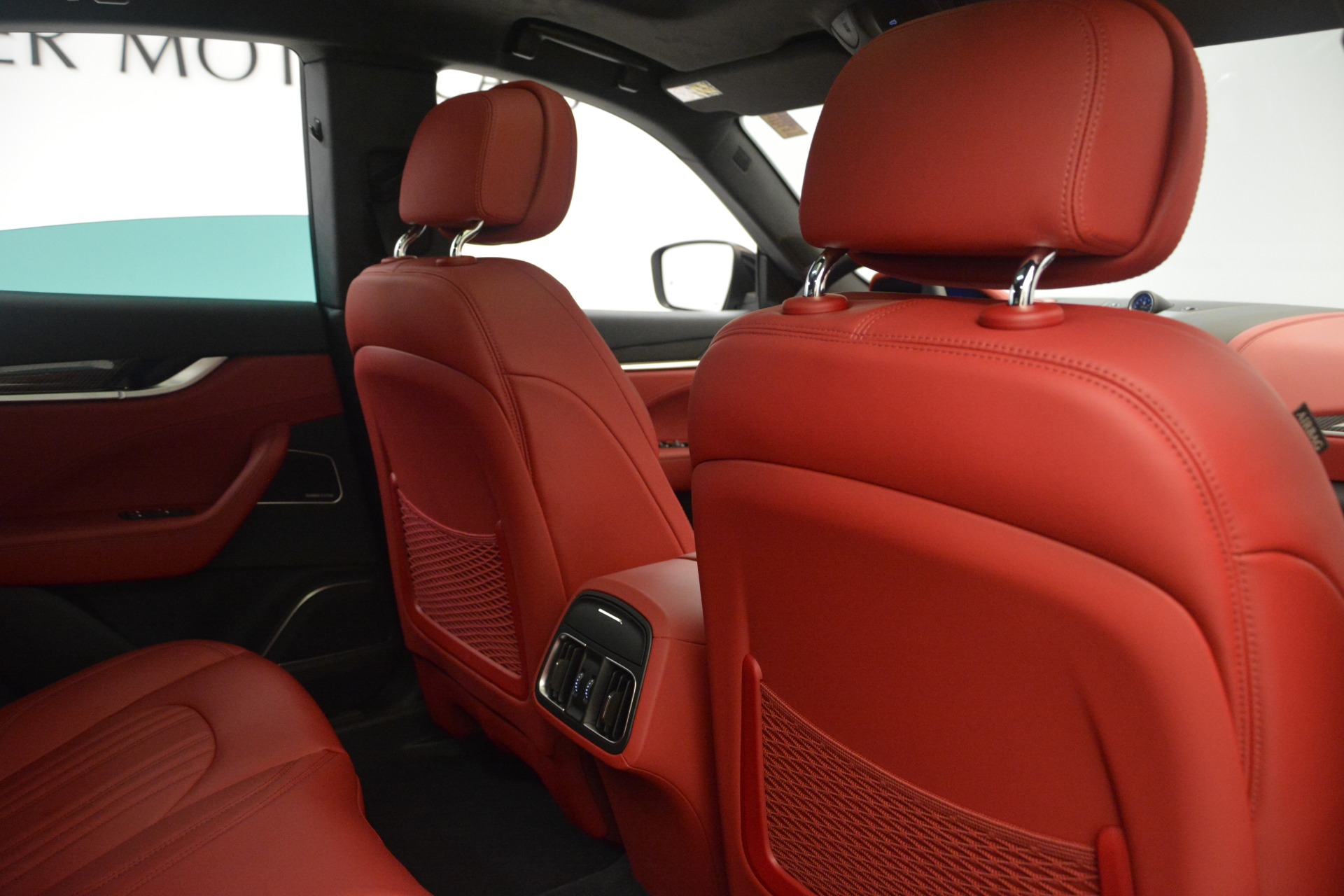 New-2018-Maserati-Levante-Q4-GranLusso