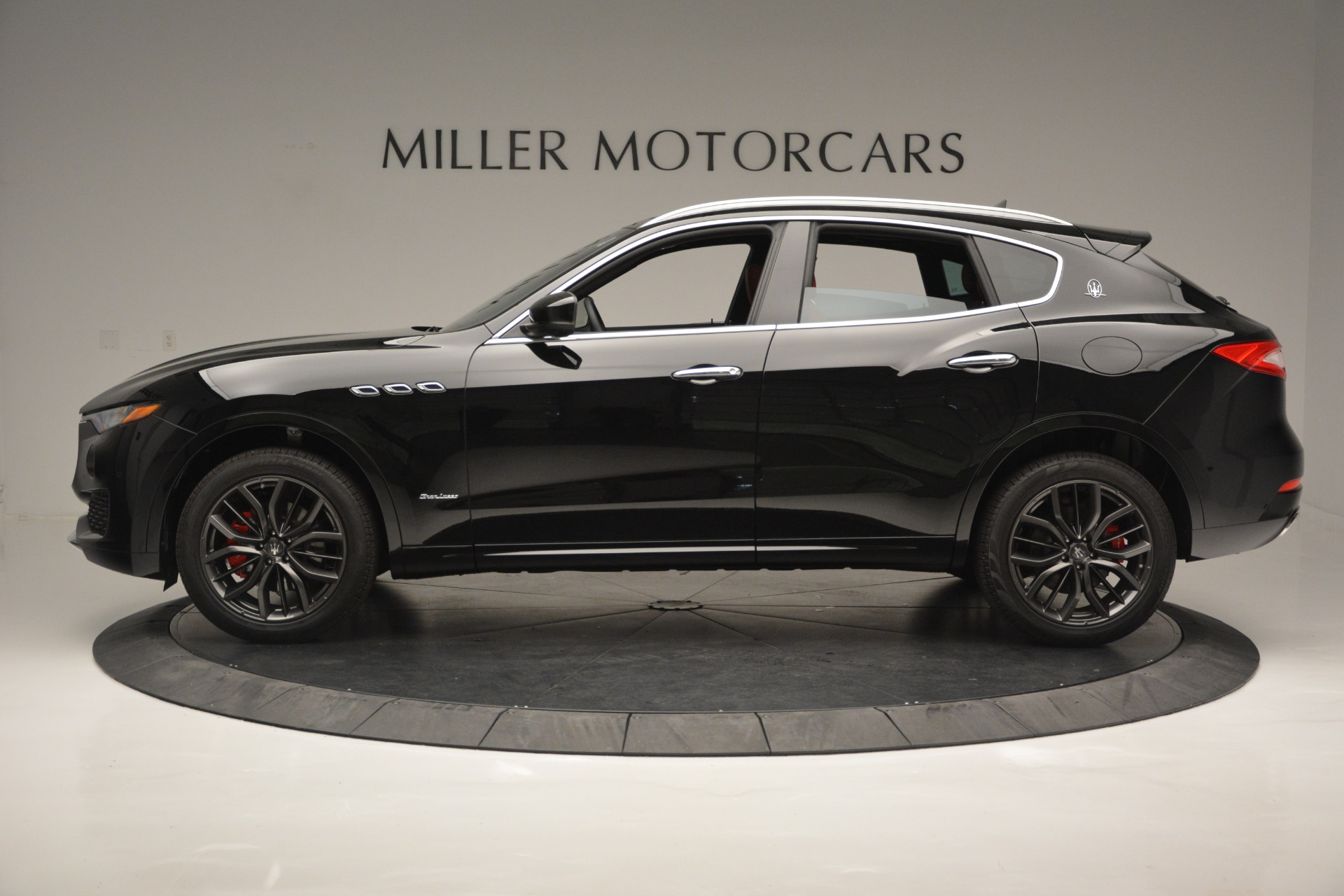 New-2018-Maserati-Levante-Q4-GranLusso