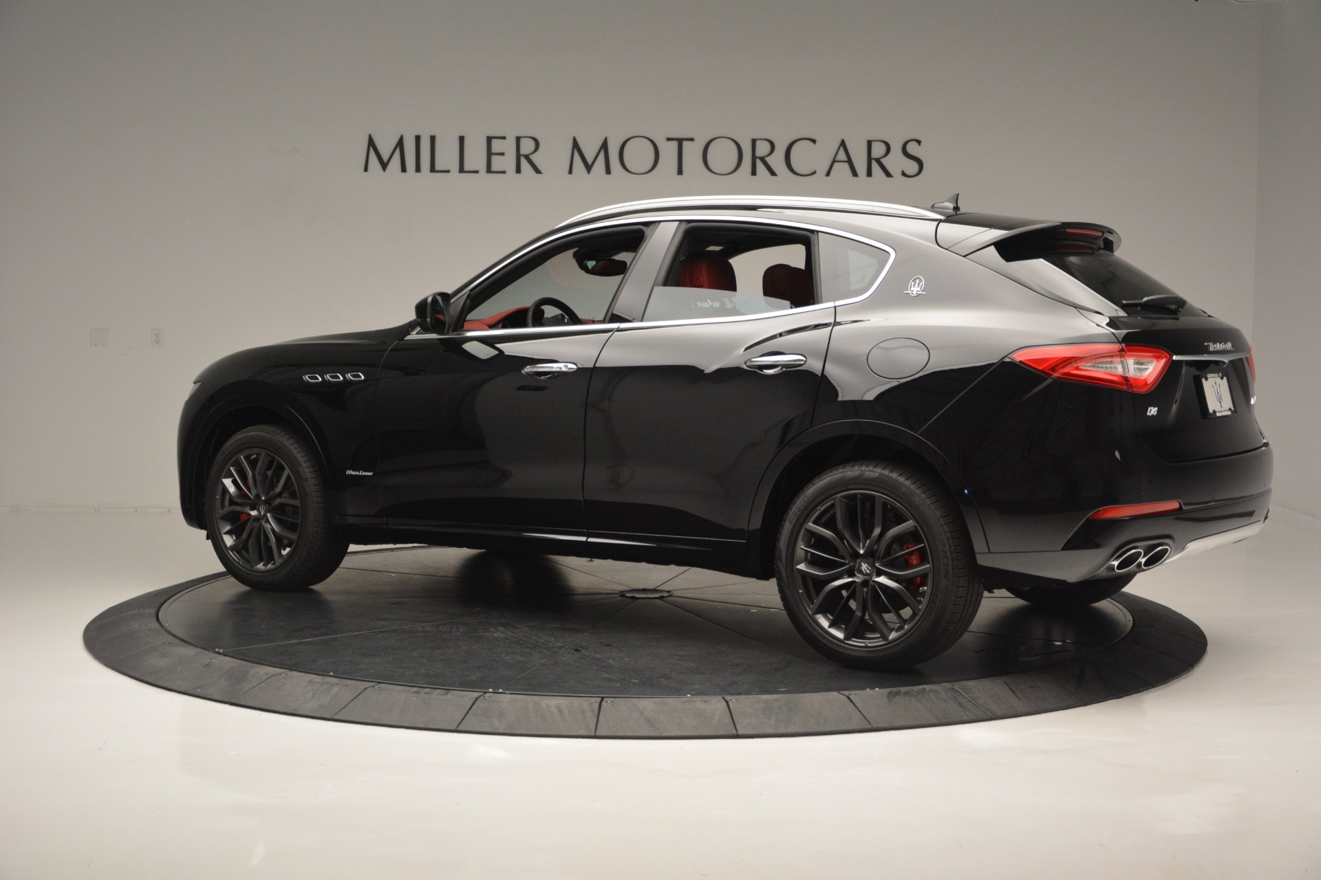 New-2018-Maserati-Levante-Q4-GranLusso