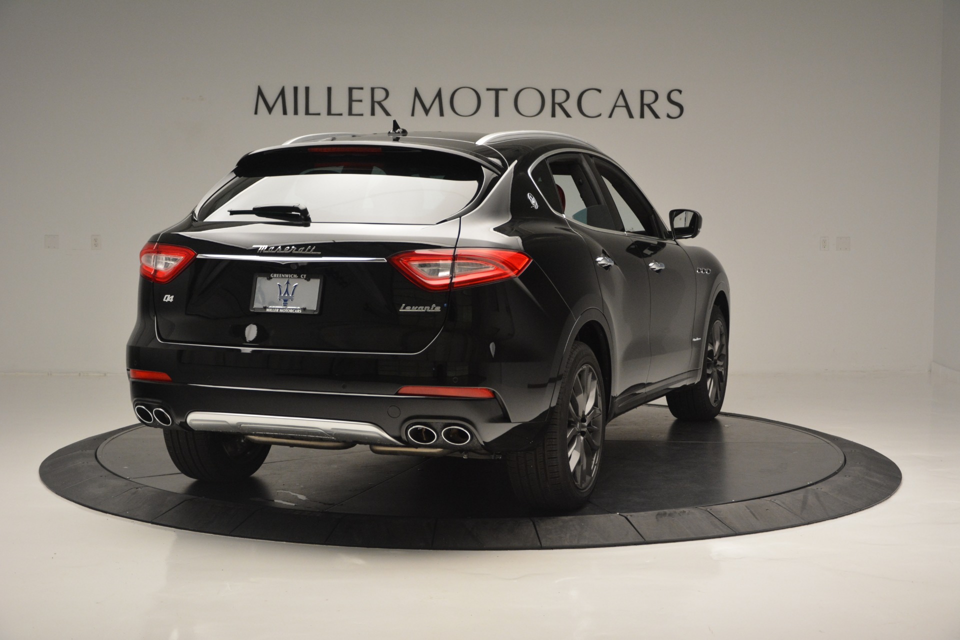 New-2018-Maserati-Levante-Q4-GranLusso