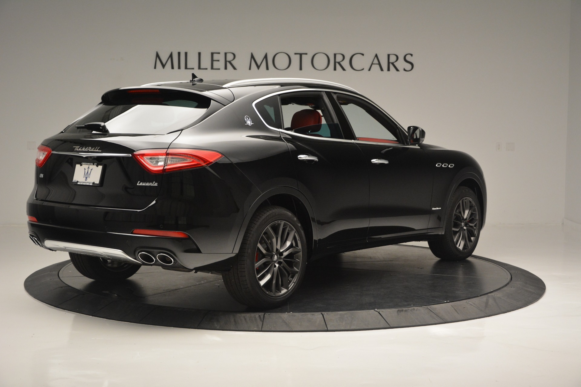 New-2018-Maserati-Levante-Q4-GranLusso