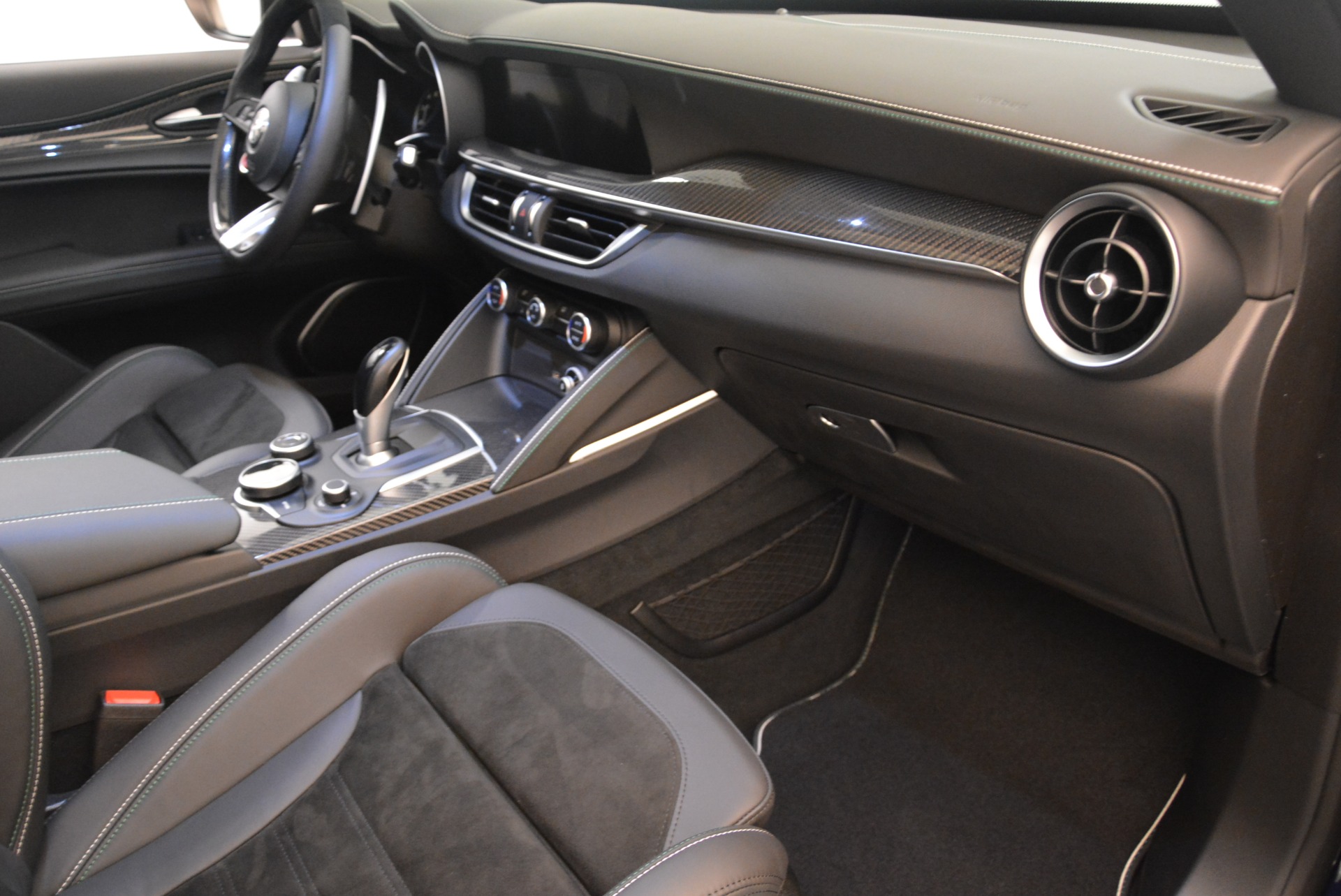 New-2018-Alfa-Romeo-Stelvio-Quadrifoglio