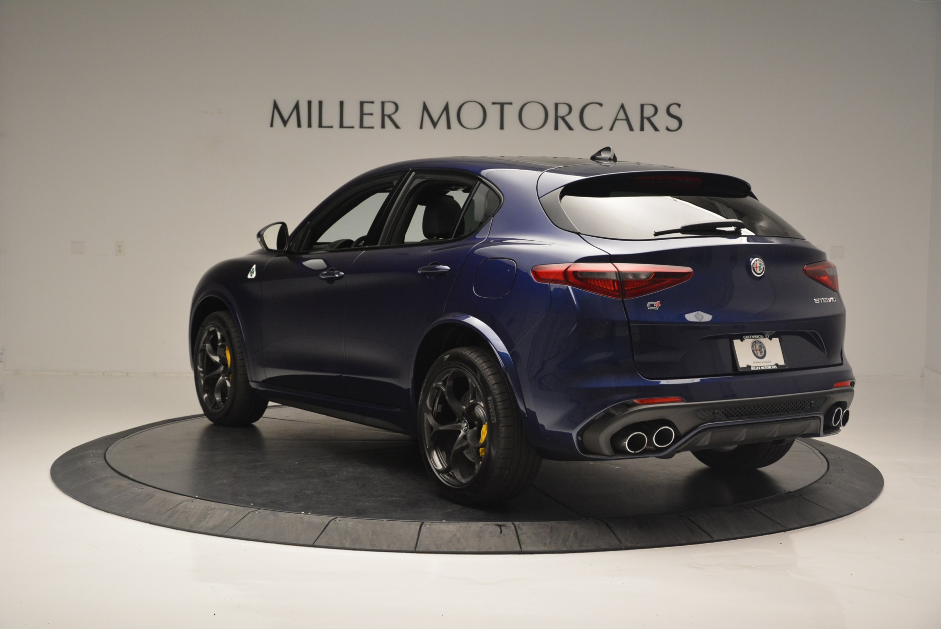 New-2018-Alfa-Romeo-Stelvio-Quadrifoglio