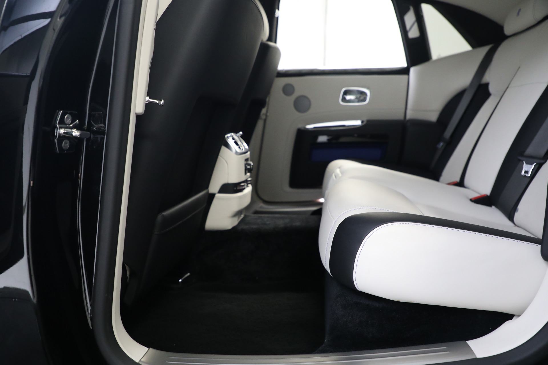 Used-2019-Rolls-Royce-Ghost