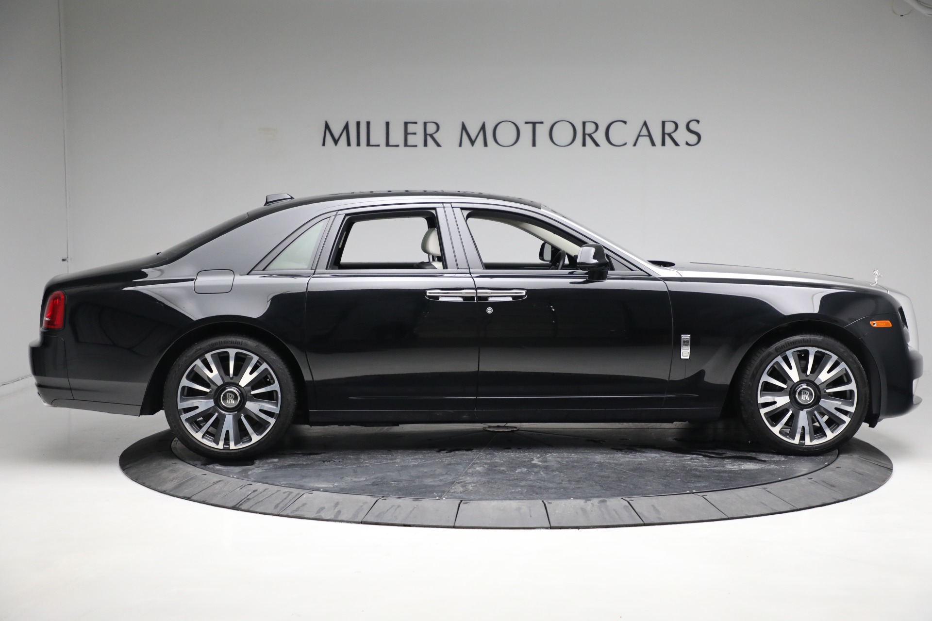 Used-2019-Rolls-Royce-Ghost