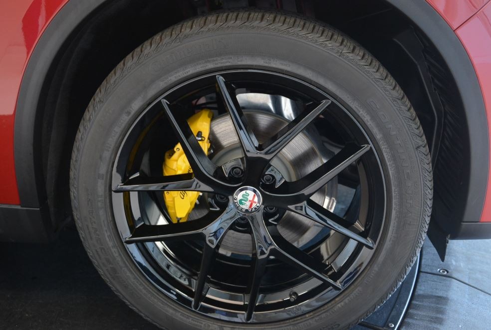 New-2018-Alfa-Romeo-Stelvio-Ti-Sport-Q4