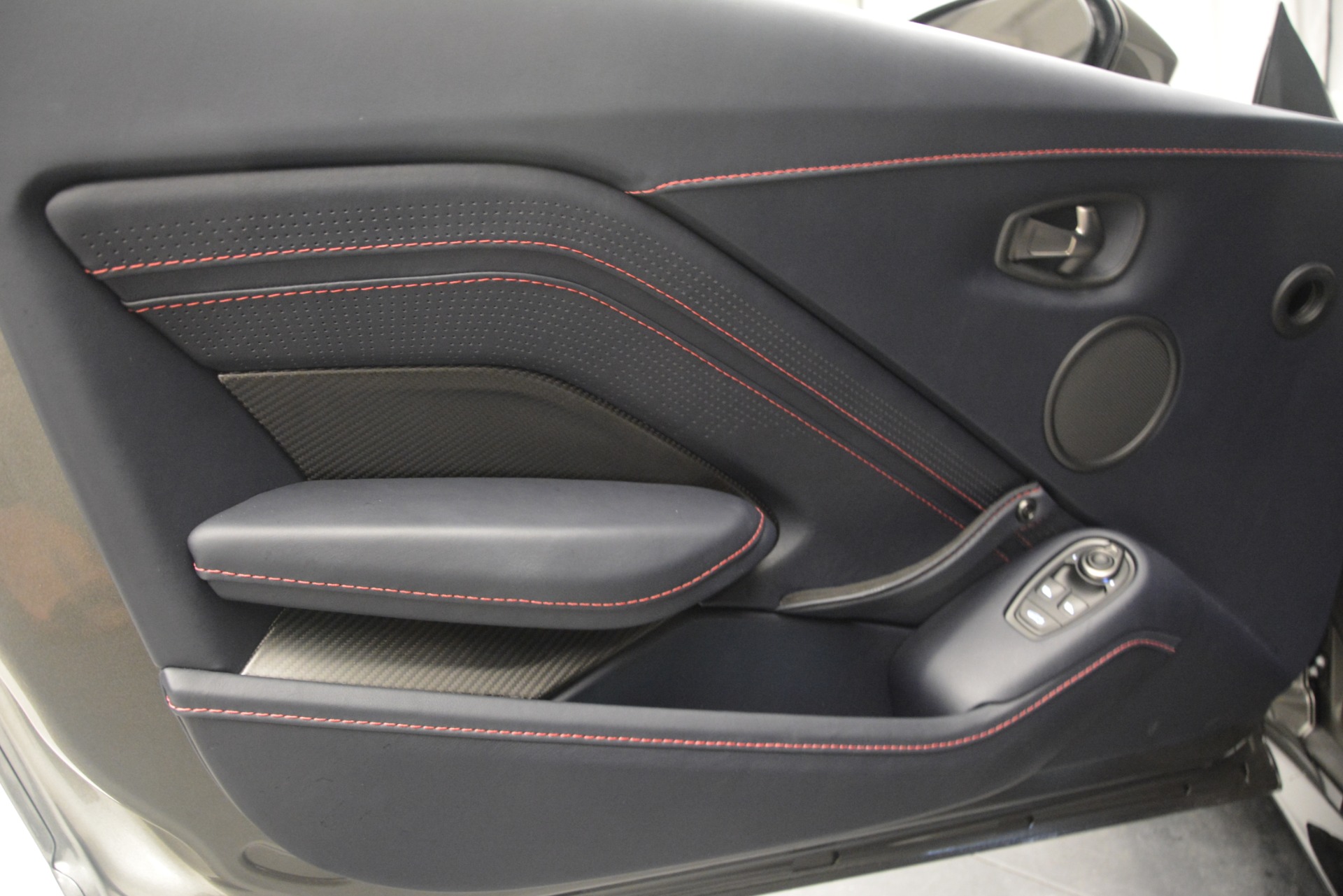 Used-2019-Aston-Martin-Vantage