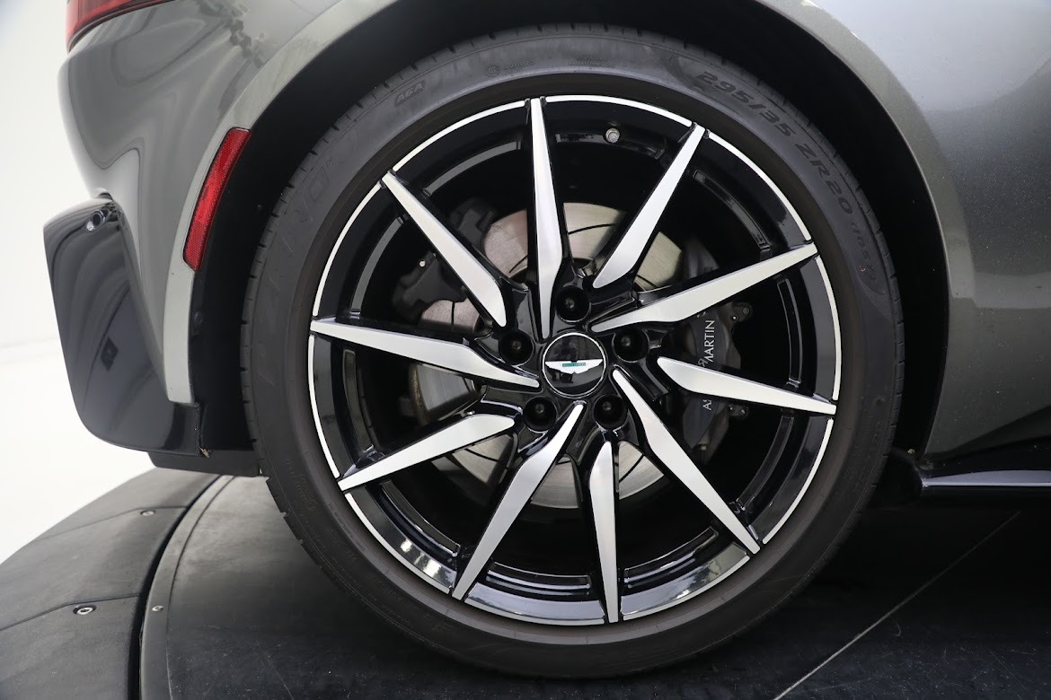 Used-2019-Aston-Martin-Vantage