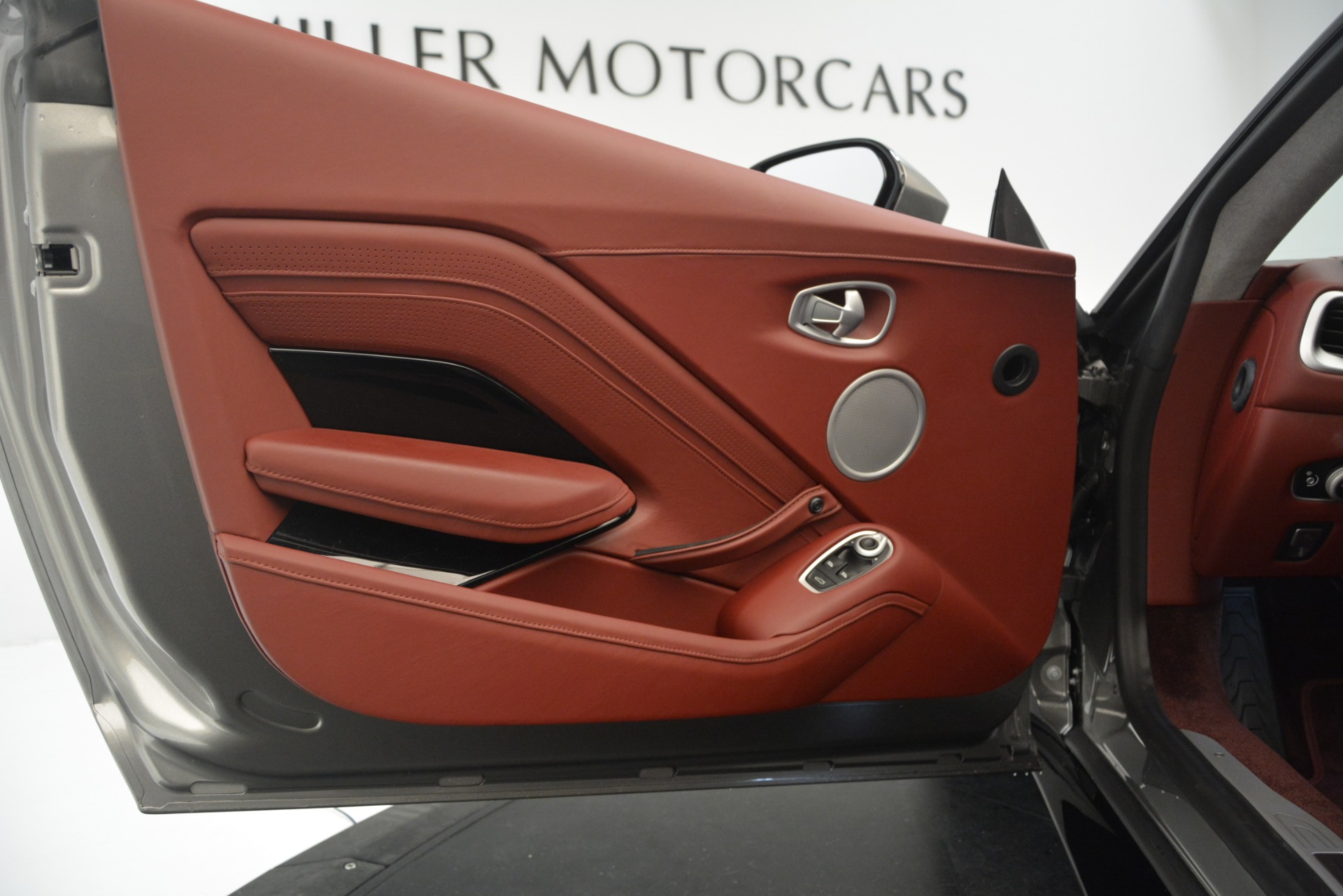 New-2019-Aston-Martin-Vantage