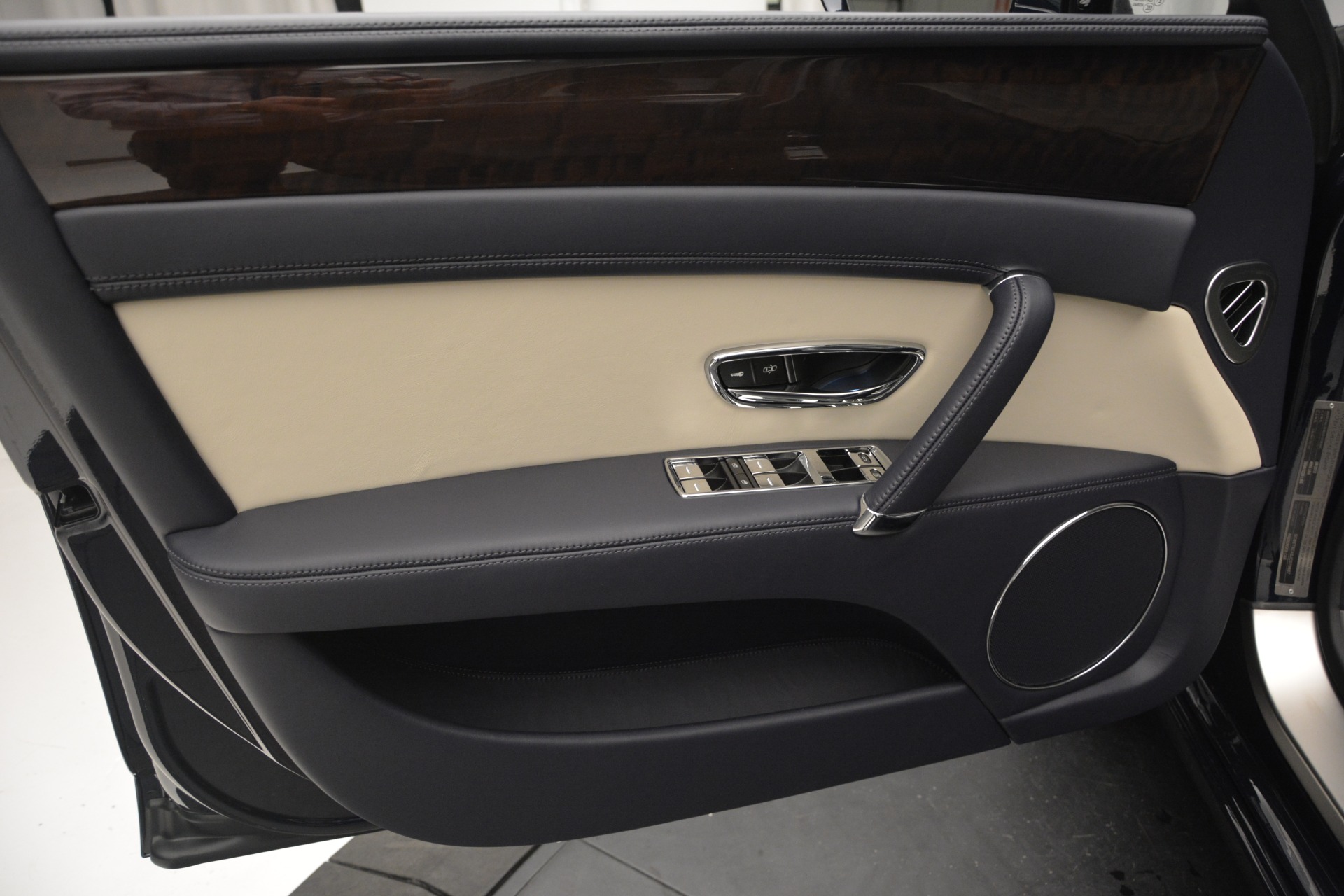 New-2018-Bentley-Flying-Spur-V8