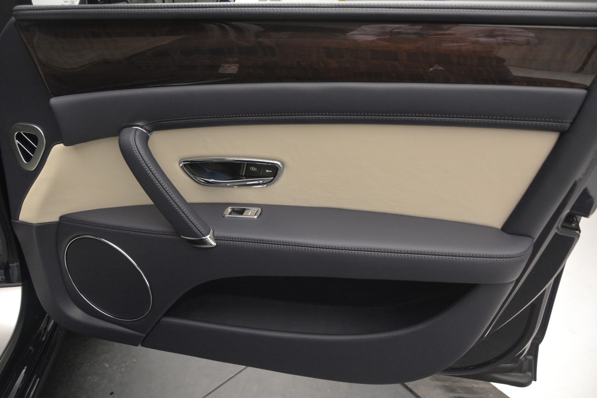 New-2018-Bentley-Flying-Spur-V8