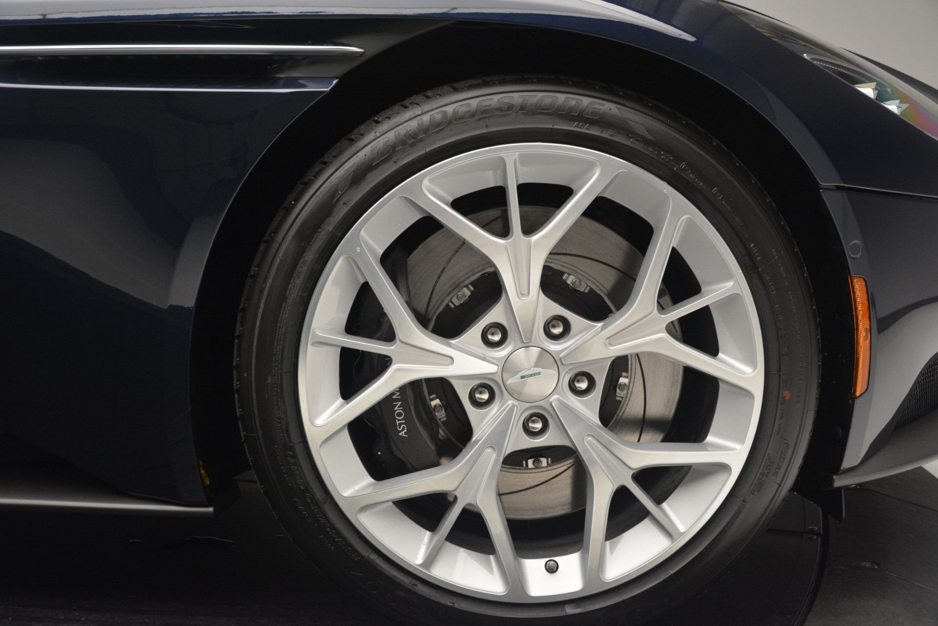 New-2019-Aston-Martin-DB11-Volante-Volante