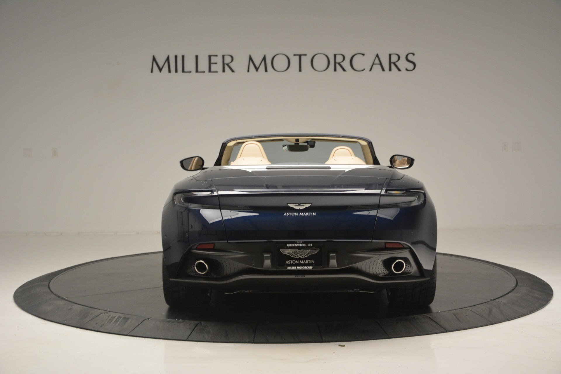 New-2019-Aston-Martin-DB11-Volante-Volante