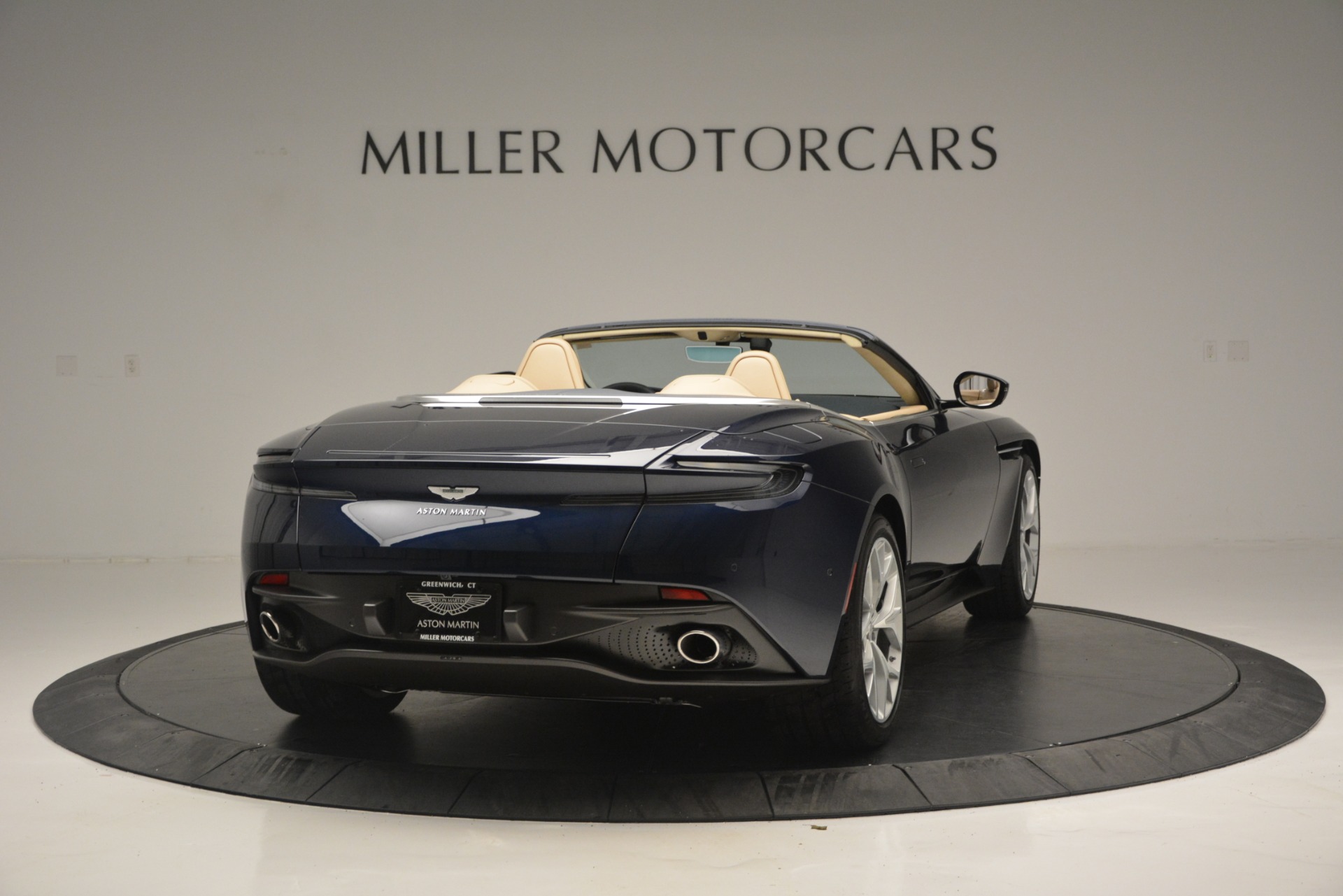 New-2019-Aston-Martin-DB11-Volante-Volante